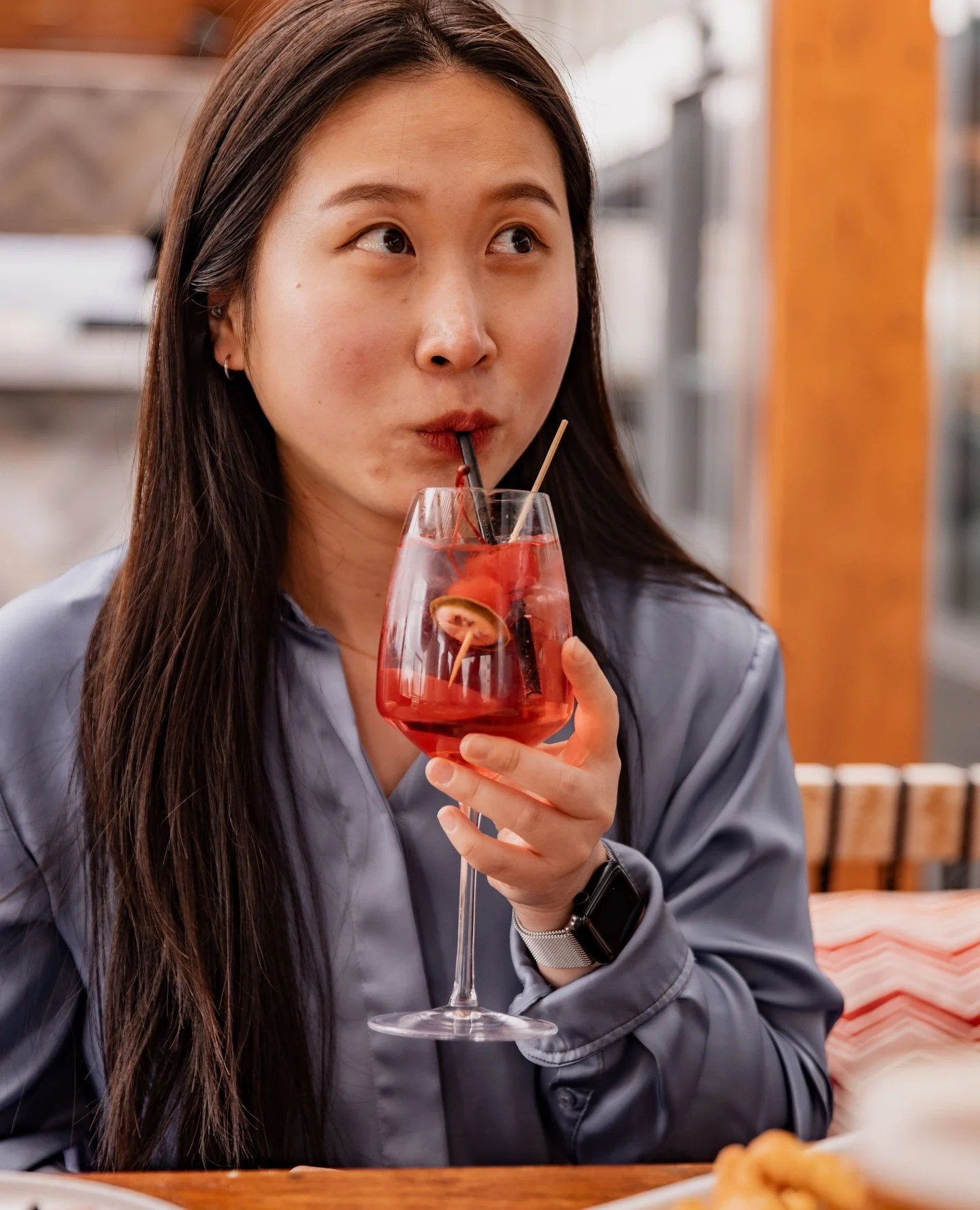 When the after-work cocktail is exactly what you needed&hellip; and maybe the gossip too 😉⁠
⁠
#AfterWorkVibes #CocktailOClock