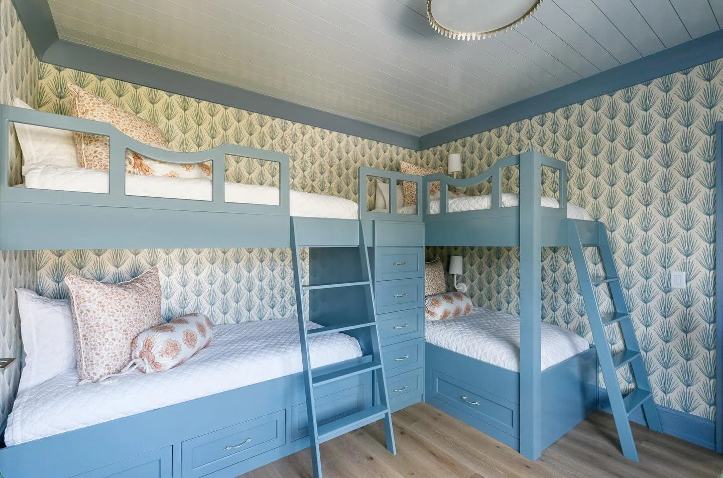 Bunk room bonus: 
✔️ Smart configuration
✔️ Built-in storage
✔️ Every inch maximized
Small space. Big impact.

Photo: @lynn_tennille_photography 

#InteriorDesign
#InteriorDesigner
#BunkRoom
#BunkRoomDesign
#SmallSpaceDesign
SmartStorage
BuiltInDesig