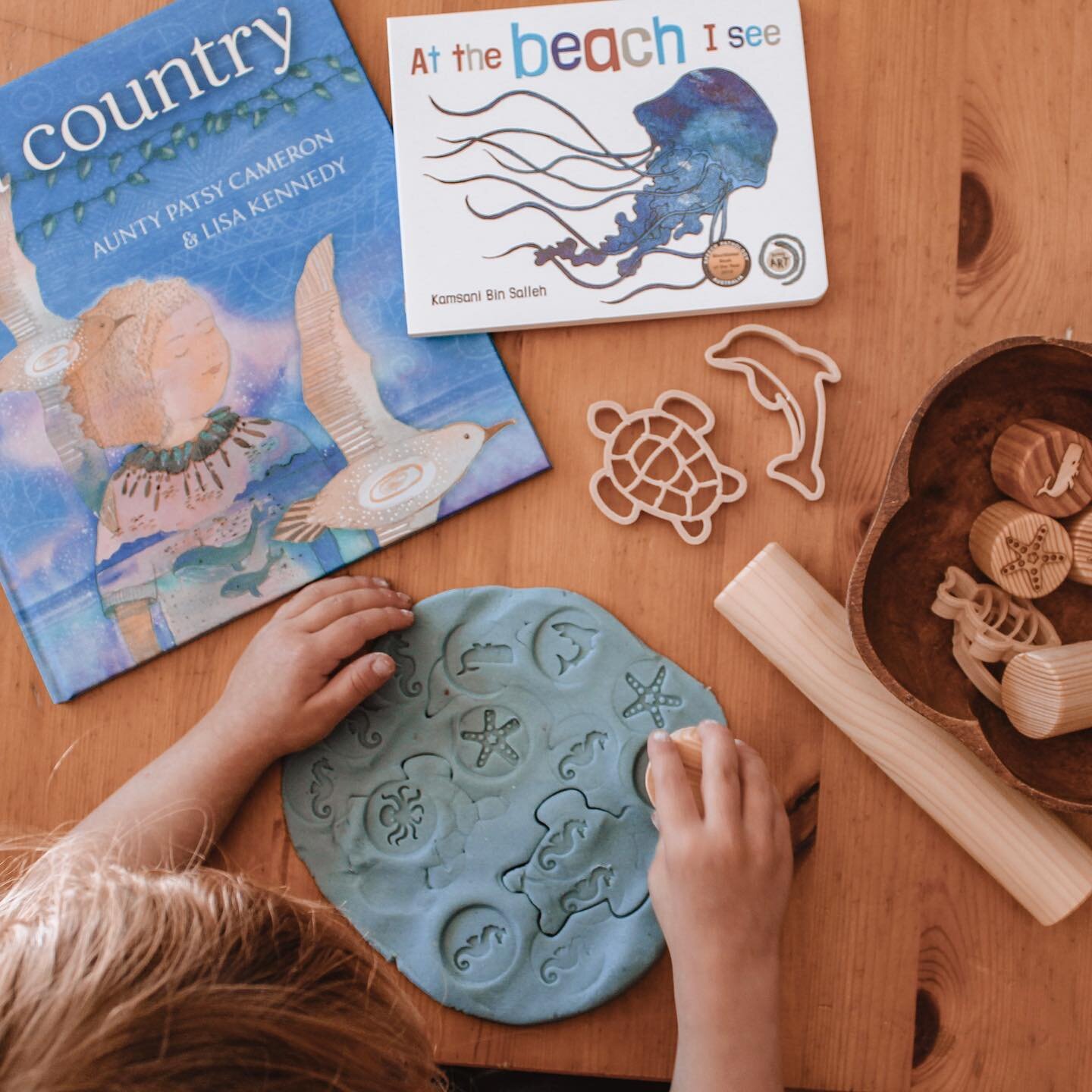 🍃 Play dough! 💚 My son has a great love for all things related to the ocean&hellip; I do, too! He&rsquo;s also a book worm, which is great news because anyone who knows me knows I have enough children&rsquo;s books to start my own library! 
 🌿
Rea