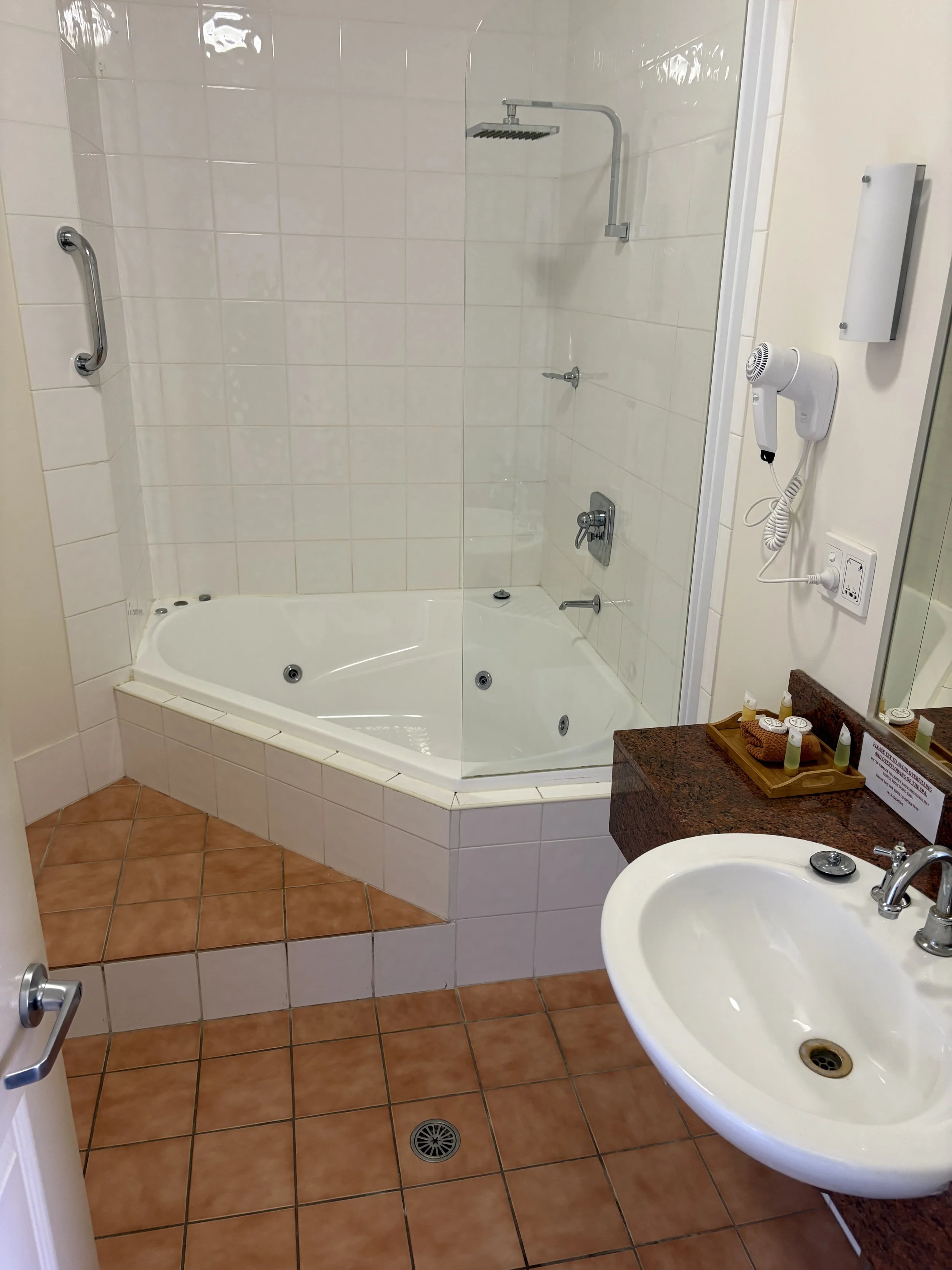 King Spa Bathroom.jpeg