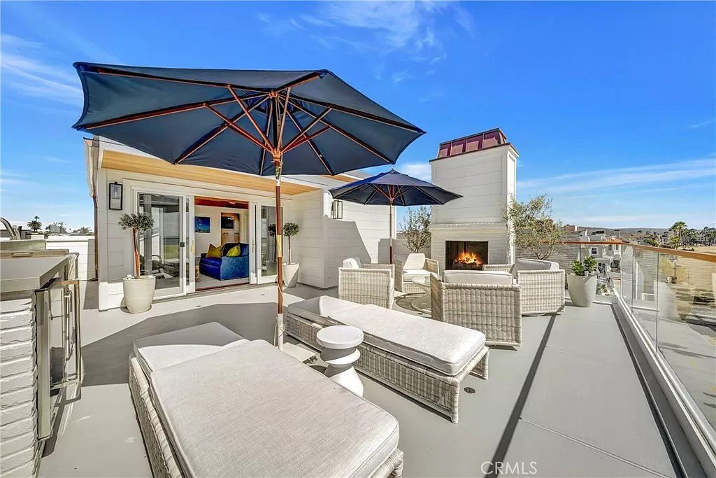 roof deck.jpeg