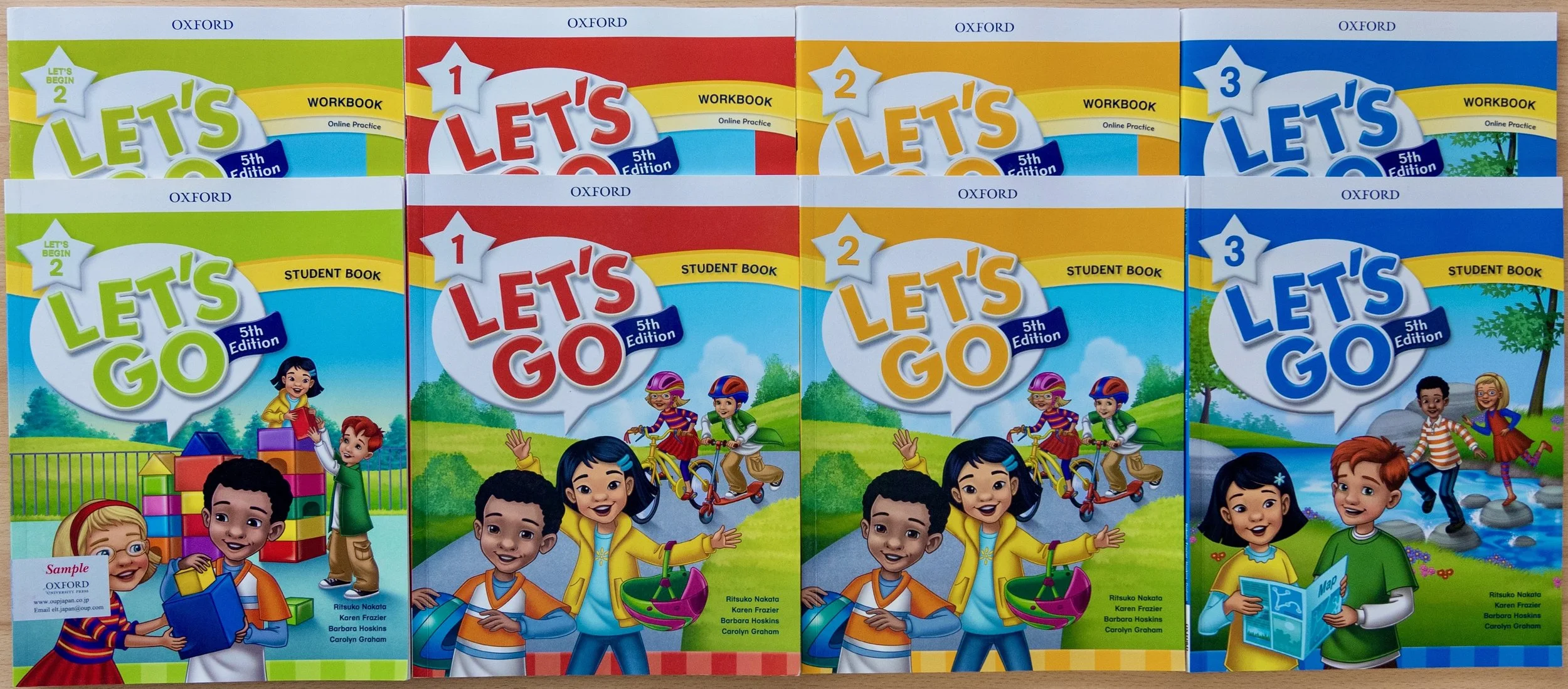 英語学習教材「LET'S GO 5th Edition」のワークブックとスチューデントブックの表紙が並べられている。