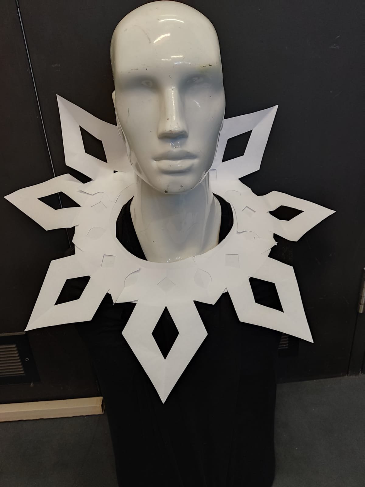 The finished snowflake collar modelled on a mannequin