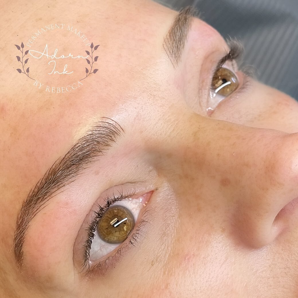 Combination brow🪄 a little microblading, a little shading, a LOT of WOW ⭐️
#microblading #microbladingeyebrows #powderbrows #combobrows #hybridbrows #baltimore #baltimoremakeup #baltimorebrows #timoniumfairgrounds #browdaddy #browdaddygoldcollection
