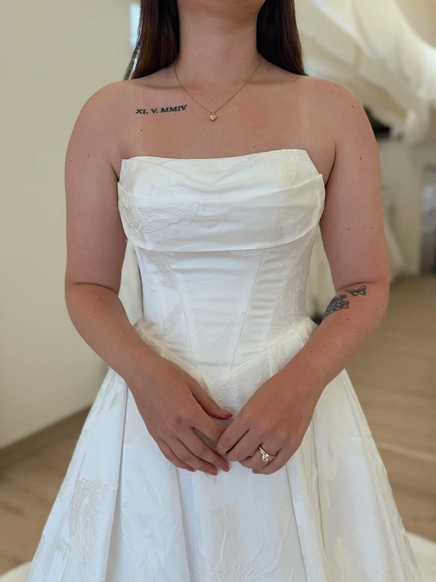 Penelope by @missstellayork is a dream 🕊️ 

💌 Penelope is available in a printed jacquard (featured above) as well as a clean satin version. 

💌 Book your appointment today by visiting the link in our bio, and request to try on our Penelope gown! 