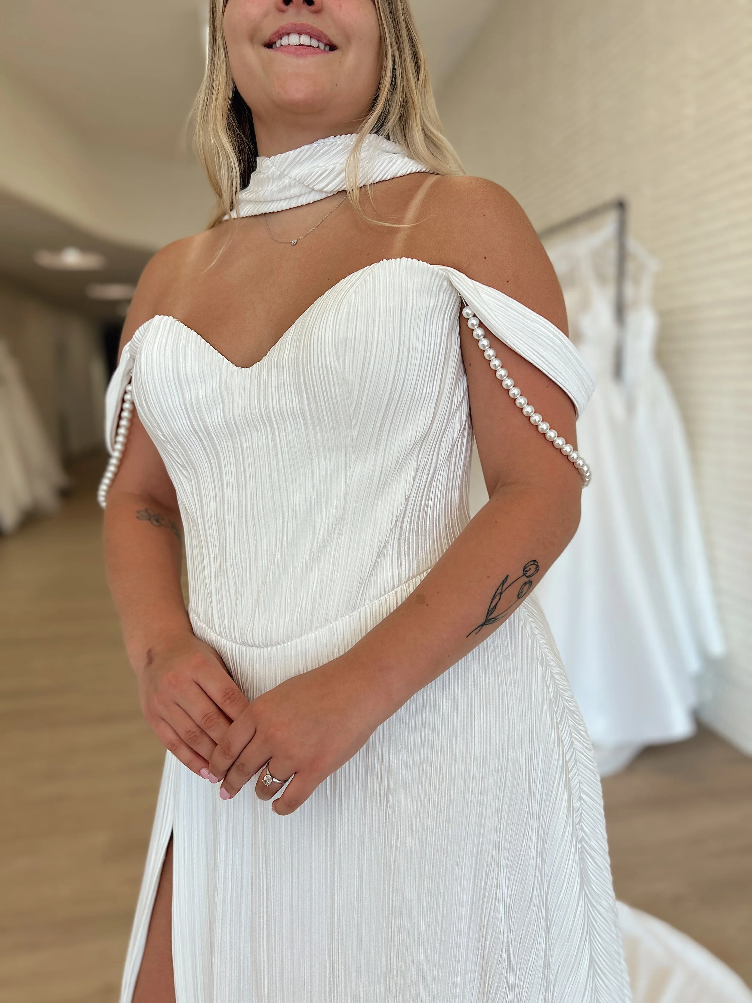 A modern take on Victorian drama ✨ 

Lombard by @evieyoungbridal pairs bold pleated satin with a structured silhouette for contemporary elegance.

🗓️ Save this post and share it with your bridal stylist at your upcoming bridal appointment. Book now 