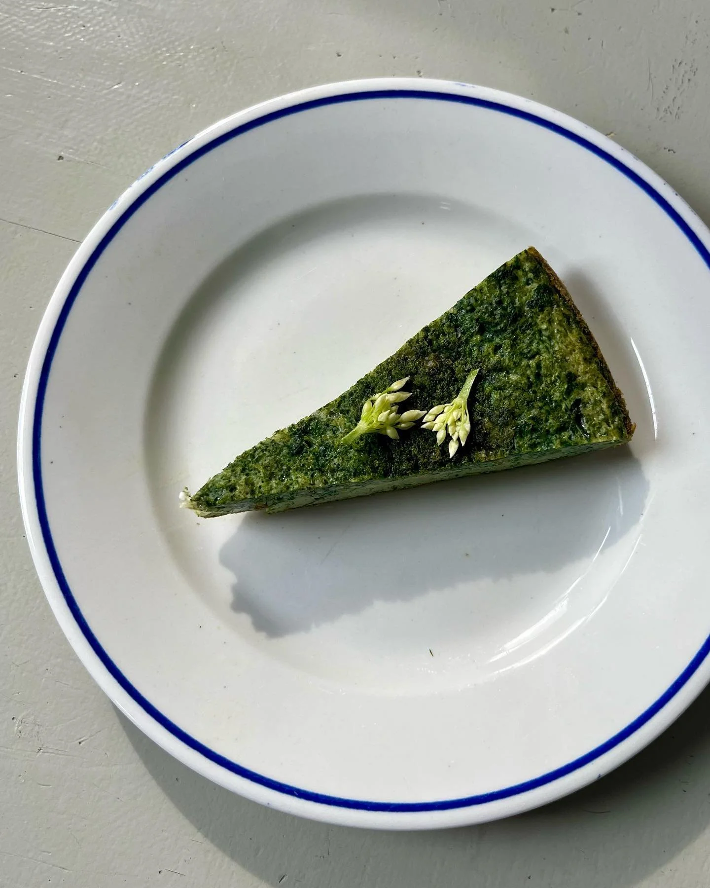 Welcoming wild garlic season with a green frittata 🌱