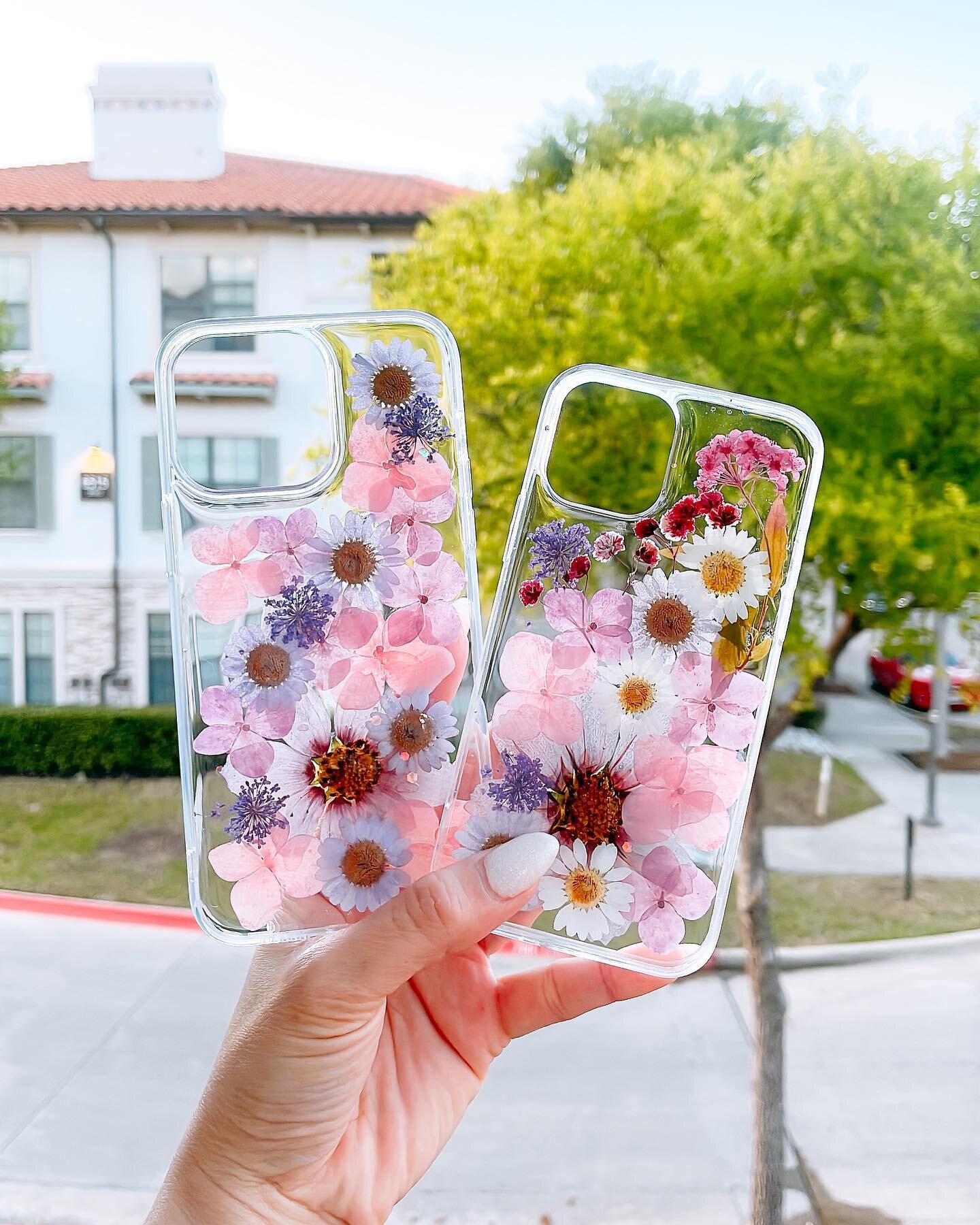 A handmade real flowers resin phone case 🌸🌼💐 is a truly unique and beautiful experience that also offers protection for your phone. 

Each piece is one-of-a-kind, crafted with care and attention to detail, making it a beautiful, elegant, and durab