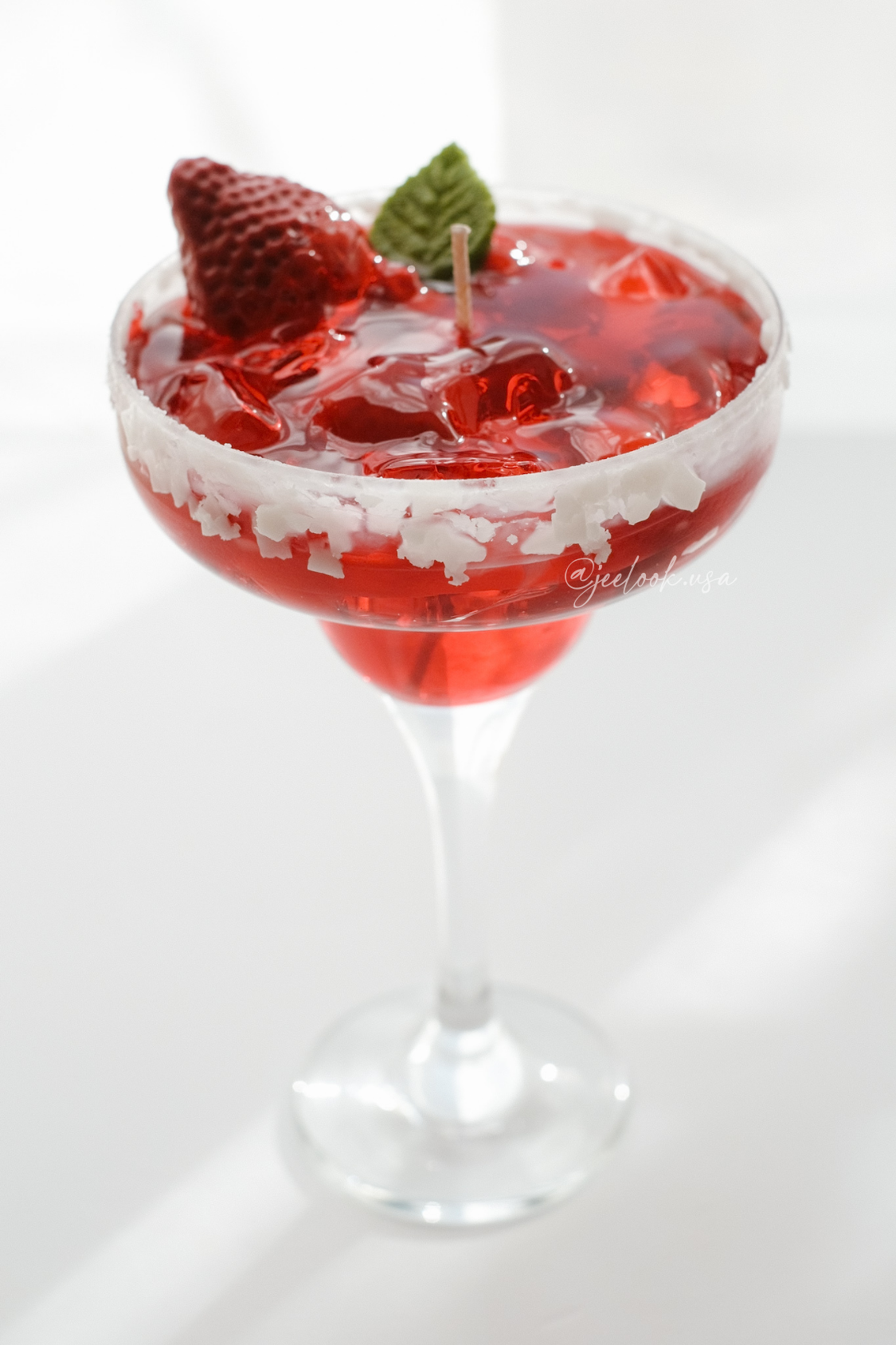 strawberry margarita candle_4.PNG