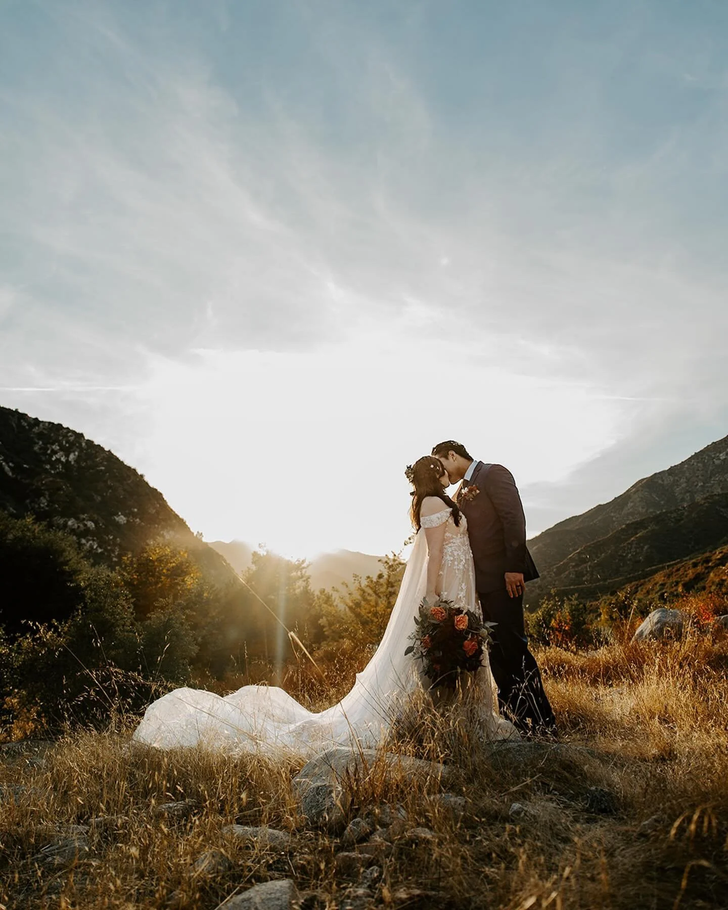 🌄 Golden light, wild landscapes, and a love that feels like home. 🌾✨
Sonny & Jasmine’s Angeles National Forest elopement was pure magic. They exchanged vows surrounded by towering pines and golden mountain views, letting nature be the gr