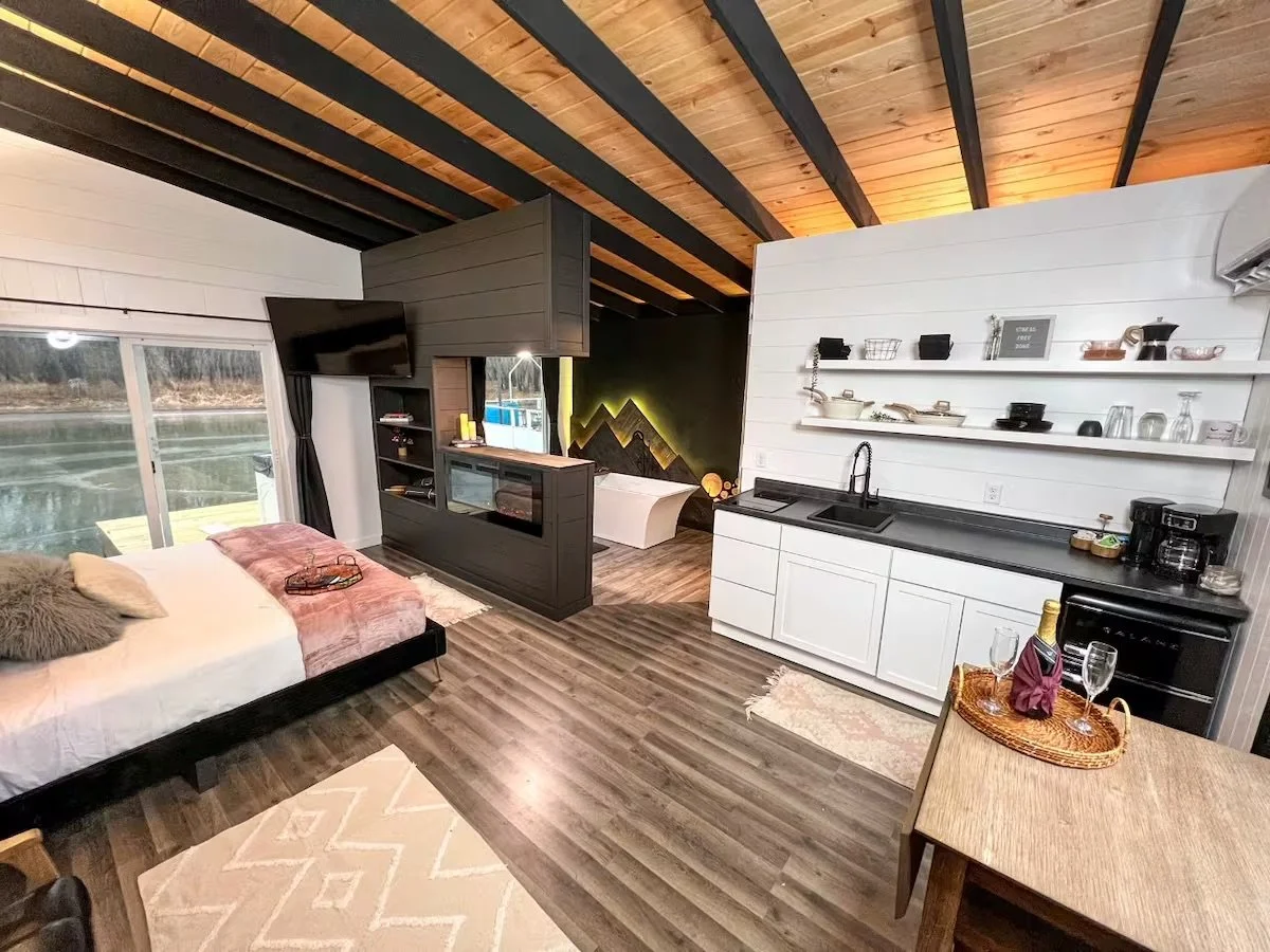 Custom Floating Suite