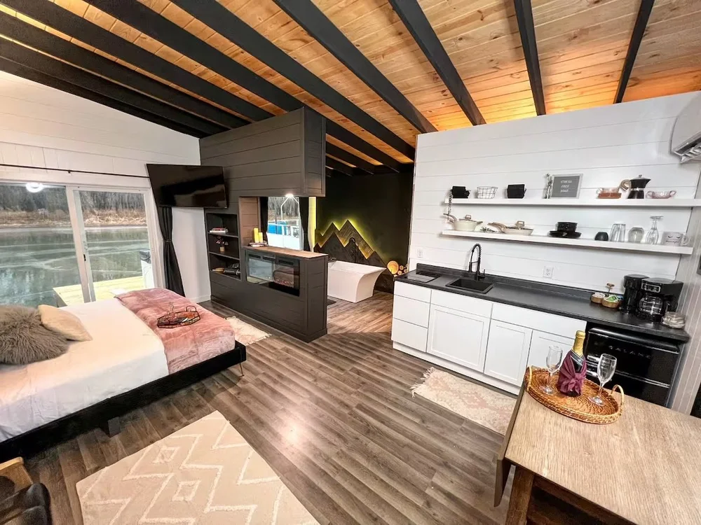 Custom Floating Suite