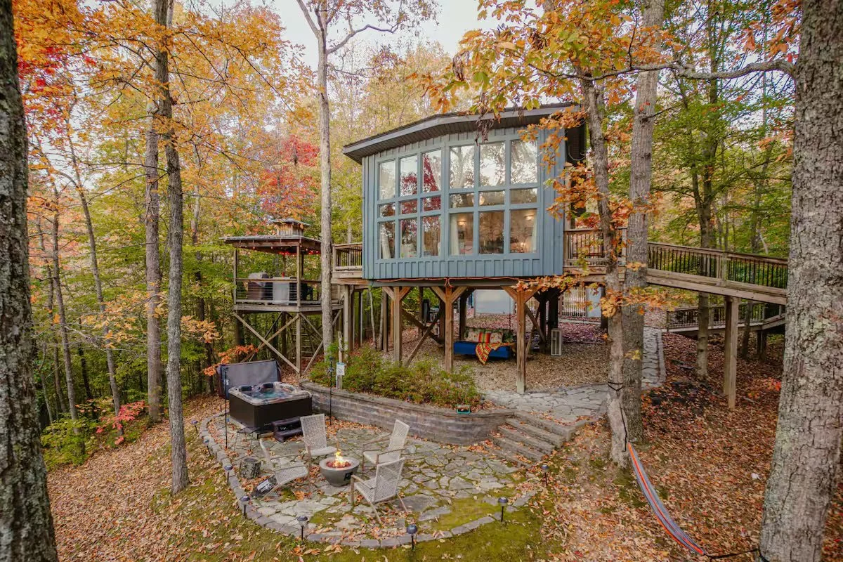 Romantic Treehouse