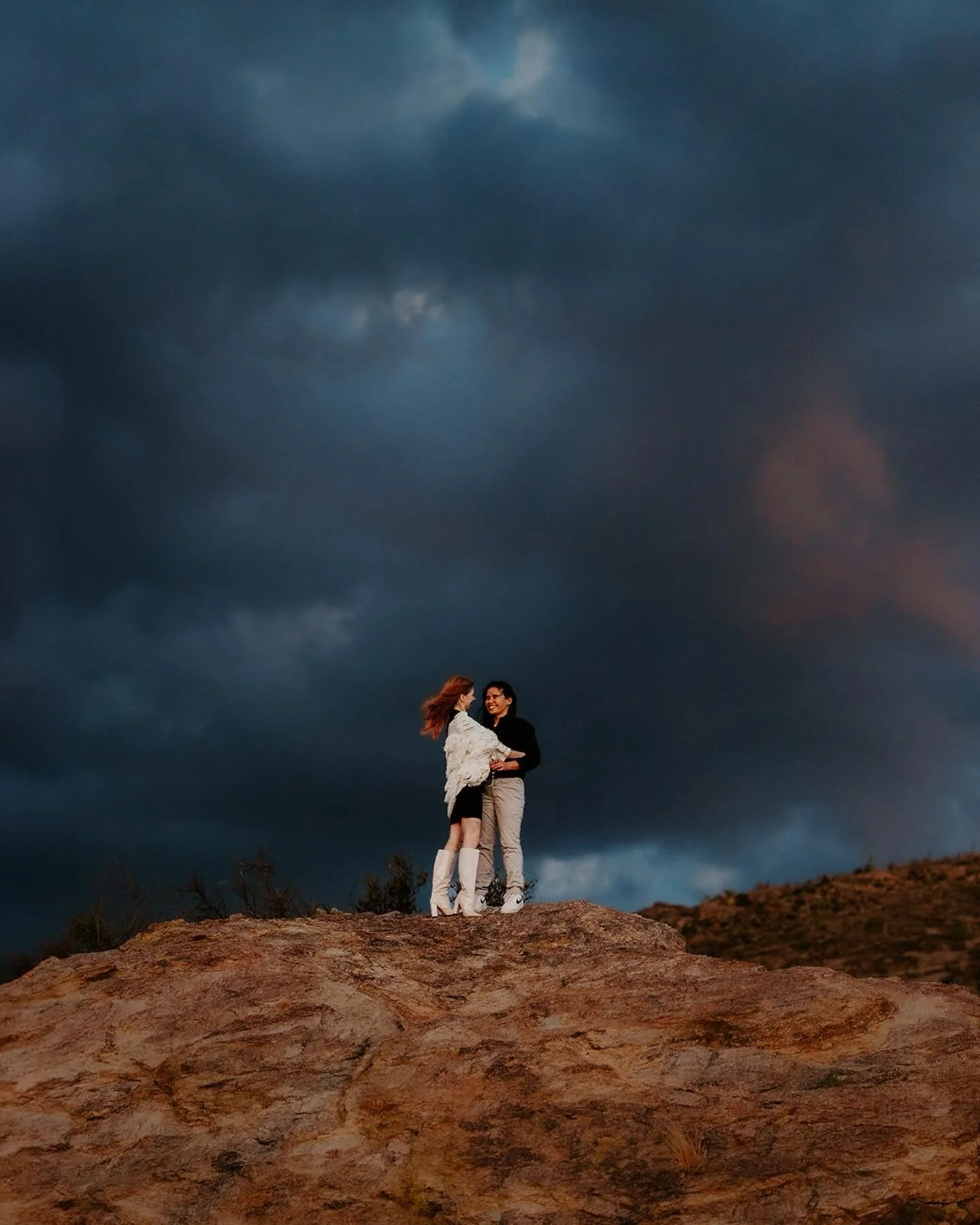 🌵✨ Sunset, saguaros, and a surprise &ldquo;YES!&rdquo; ✨🌵

Nella had been planning the perfect proposal&mdash;just the two of them, a quiet desert picnic, and the golden Arizona sun dipping below the mountains. Meghan thought they were just there t