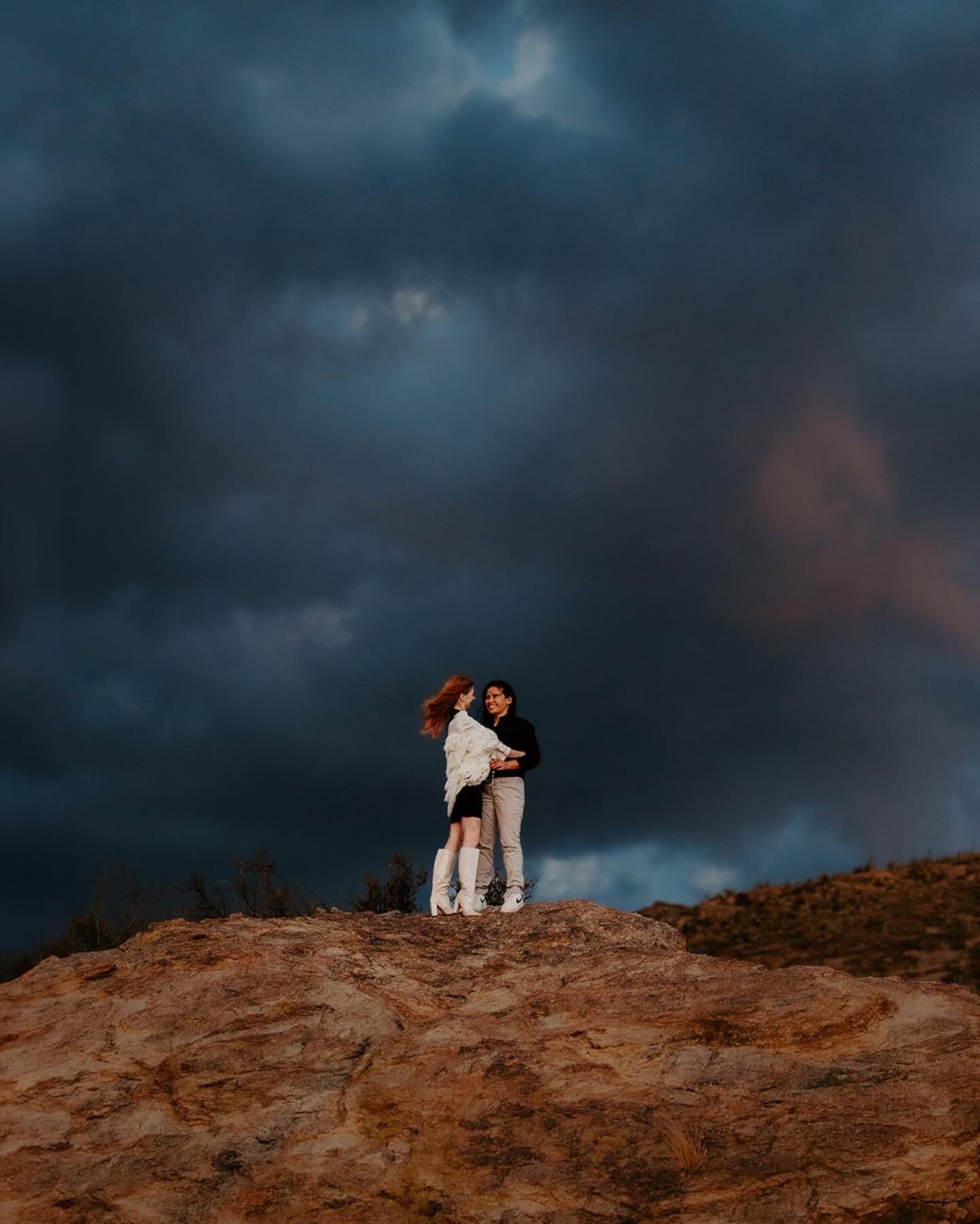 🌵✨ Sunset, saguaros, and a surprise &ldquo;YES!&rdquo; ✨🌵

Nella had been planning the perfect proposal&mdash;just the two of them, a quiet desert picnic, and the golden Arizona sun dipping below the mountains. Meghan thought they were just there t