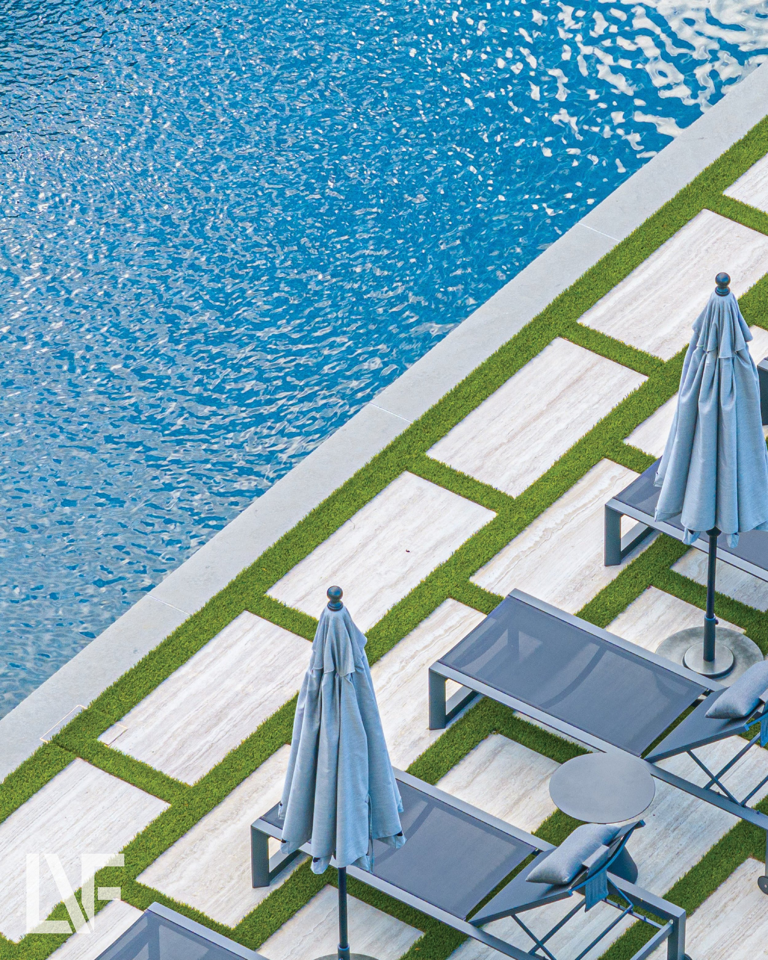 Proof that modern doesn't have to mean cold. Sleek pool geometry, softened by Mexican feather grass, Salvia, Thistle and Echinacea. Perfect for the upcoming weekend!
.
.
.
#pooldesign #landscapearchitecture #gardendesign #summertime #southshoredesign