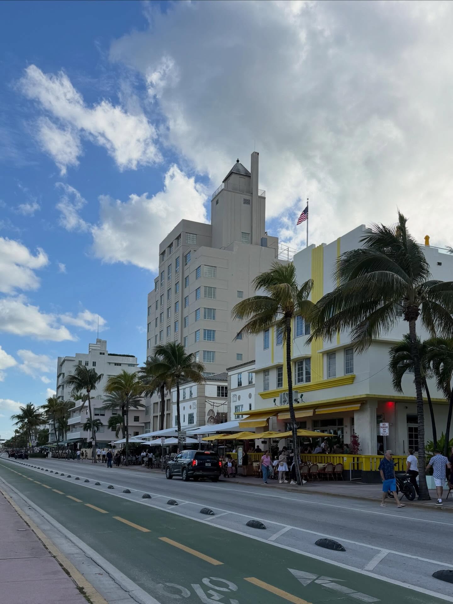 Welcome to Miami, Bienvenidos a Miami.