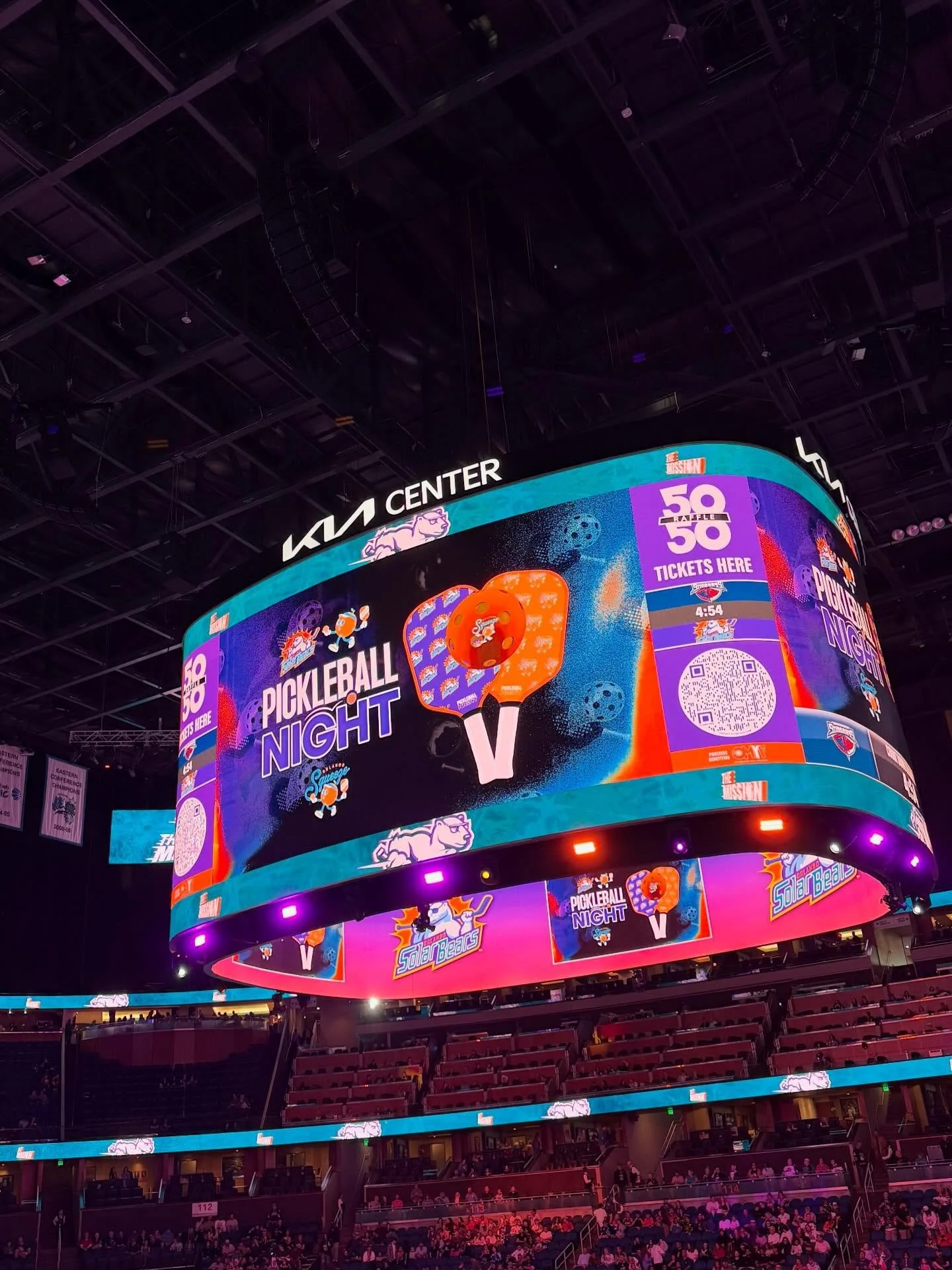 A sporty weekend in Central Florida 🏒🎾🏈
@solarbearshockey 
@orlandosqueeze 
@mass.pirates