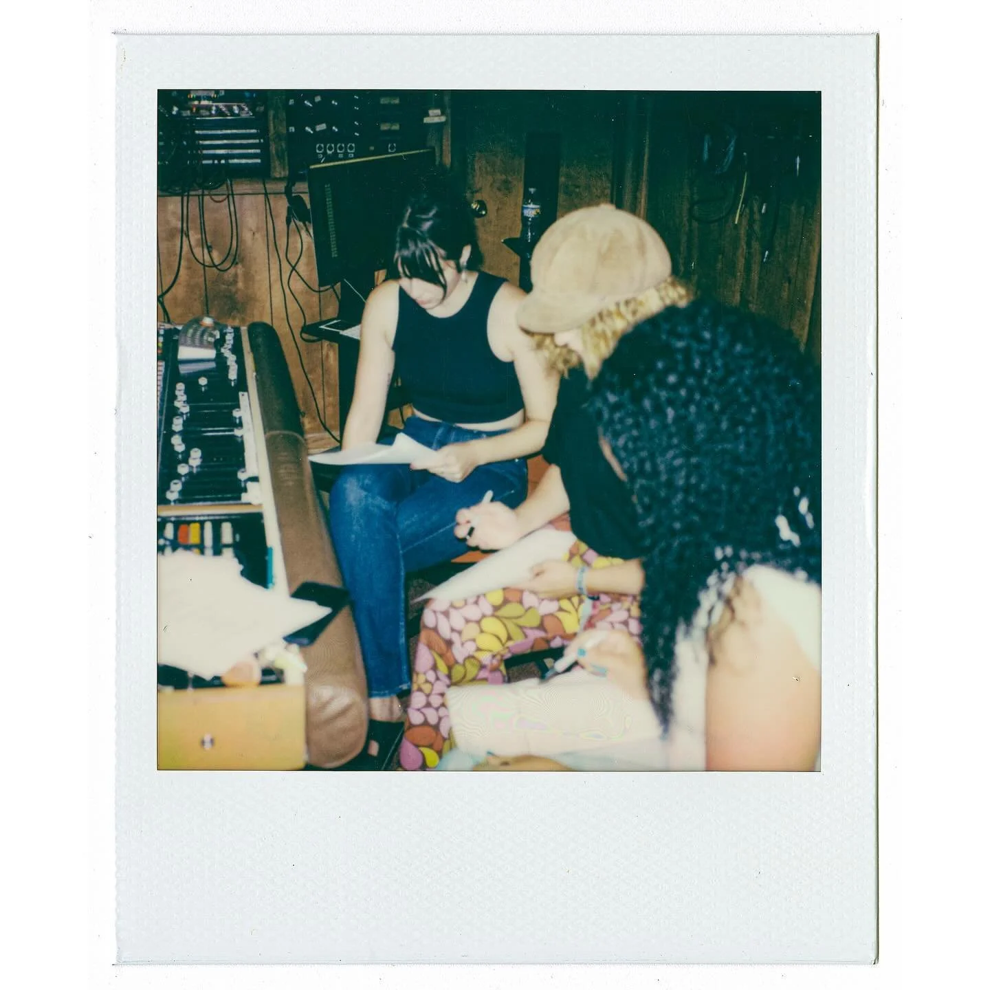 American Polaroids Series #8 
.
.
.
.
.
.
.
.
.
#polaroid #sx70 #api