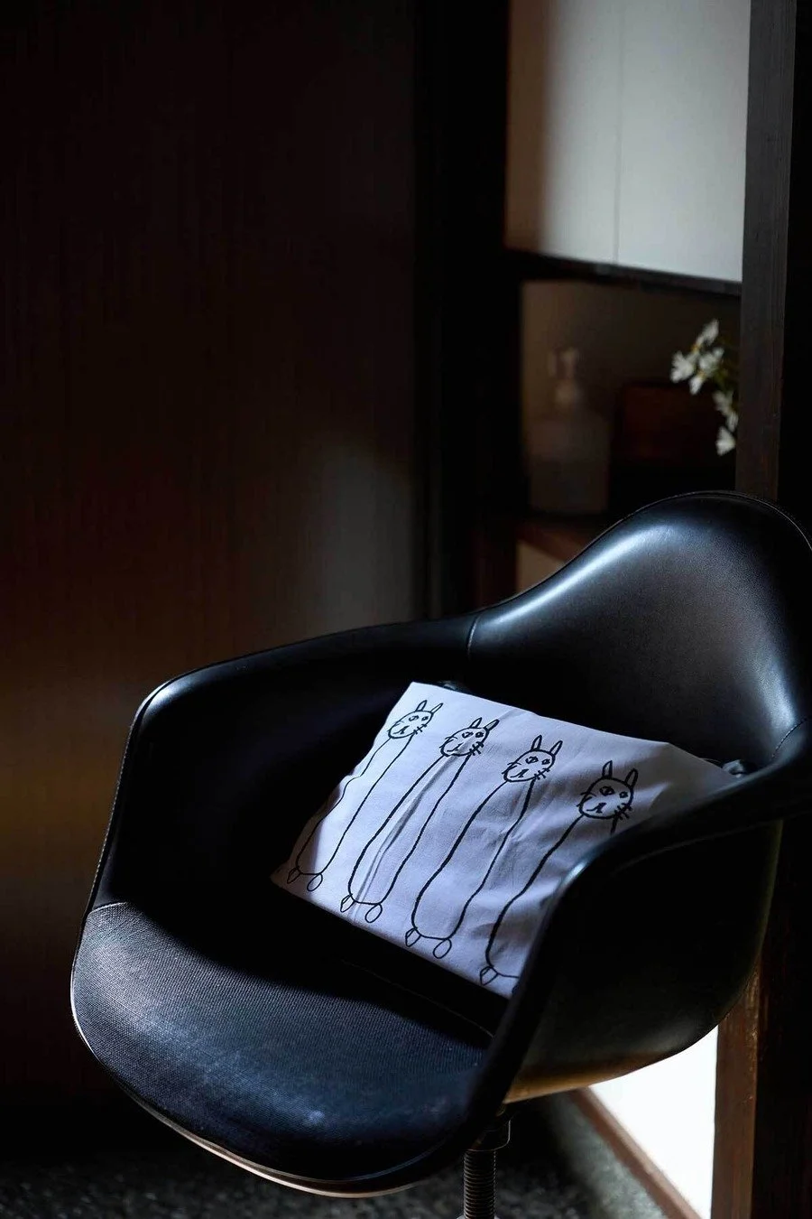 Toko Toko white Tenugui chair.jpg