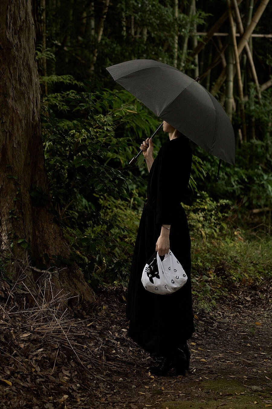 Azuma Bag Potsupotsu White Model.jpg