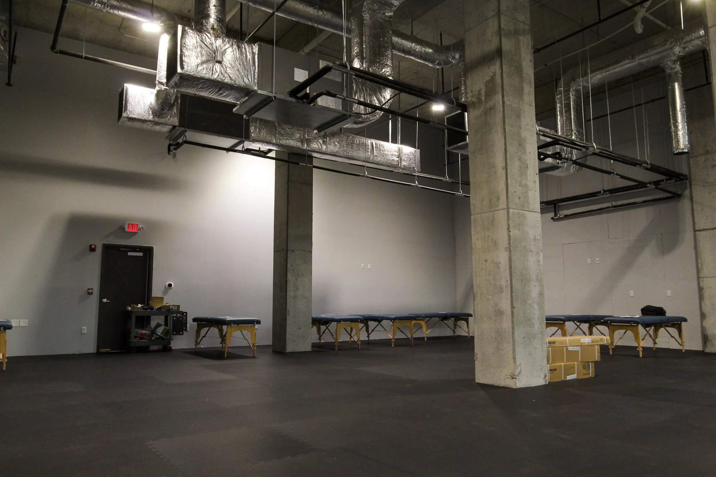 Embassy Suites by Hilton is a 7th floor remodel and renovation by P&C Construction in downtown Chattanooga, TN of their top floor restaurant, kitchen, bar, and outdoor patio, as well as first floor training facilities and more.