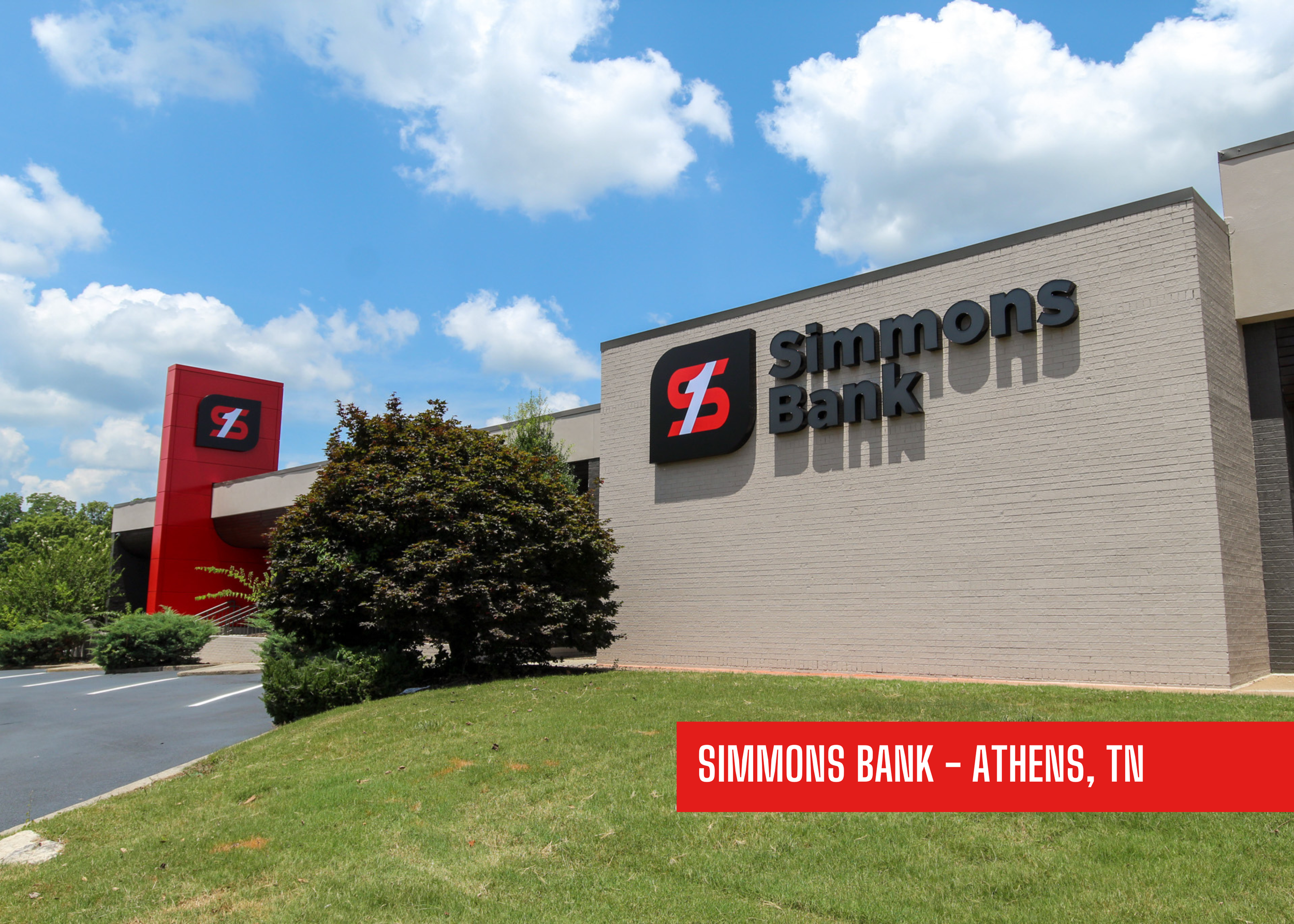 Simmons Bank in Athens, TN is a full remodel and renovation by P&C Construction for the new location of a Simmons Bank Branch. The building has managerial offices, lounges, a full basement with training facilities and break room, and a brand new Simm