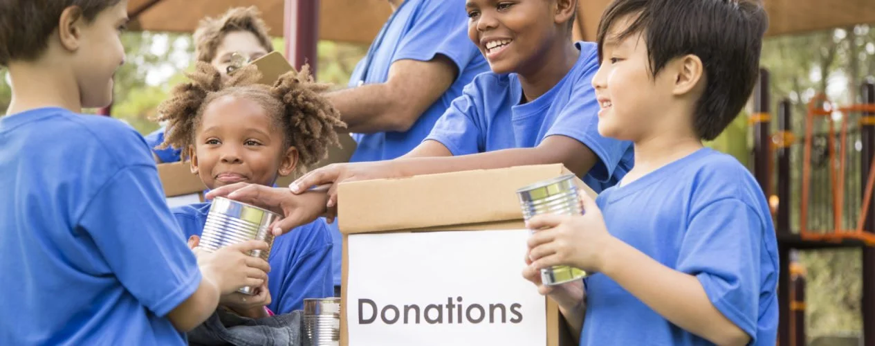 Packing Thanksgiving Meal Boxes