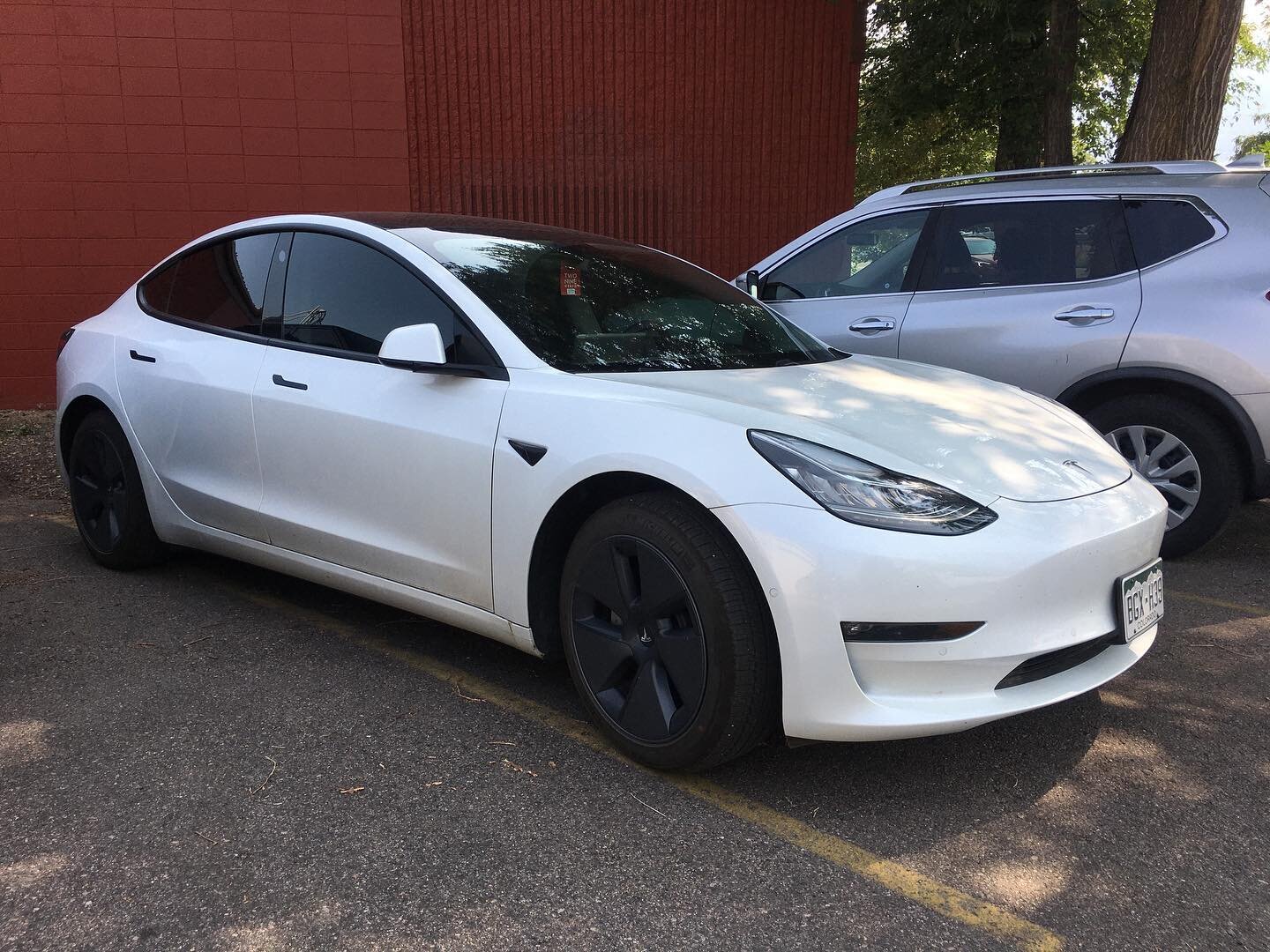 What a Monday! 2 Tesla mode 3s, one for full standard tint the other for full ceramic plus windshield and a partial front clip ppf. We also had a Range Rover for front 2 ceramic and a Porsche macan for front 2 ceramic. Staying busy. We got a bunch ne