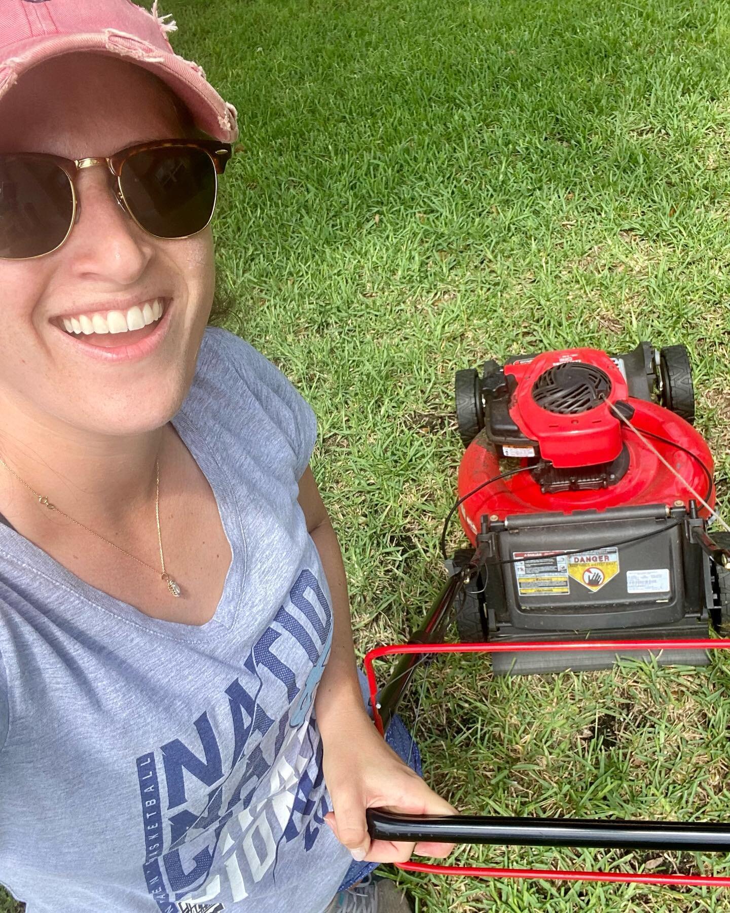 When the sellers are out of town, there have been tropical storm amounts of rain, the grass is just about knee high and the lawn crew cancels 2 hours before your open house is set to start&hellip; you get to mowing!

#madsaboutjax #madsaboutrealestat