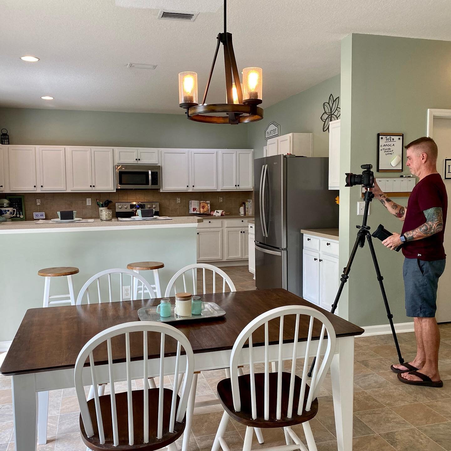 ✔️ Beautifully Staged &amp; Decorated
✔️ Photos &amp; Drone Complete

Going Live in ✌🏻 Weeks! 

#newlisting #madsaboutjax #forsale #jaxrealestate #jacksonvillerealtors #kellerwilliams #jacksonvillerealestate #jacksonville #photoday #photoshoot
