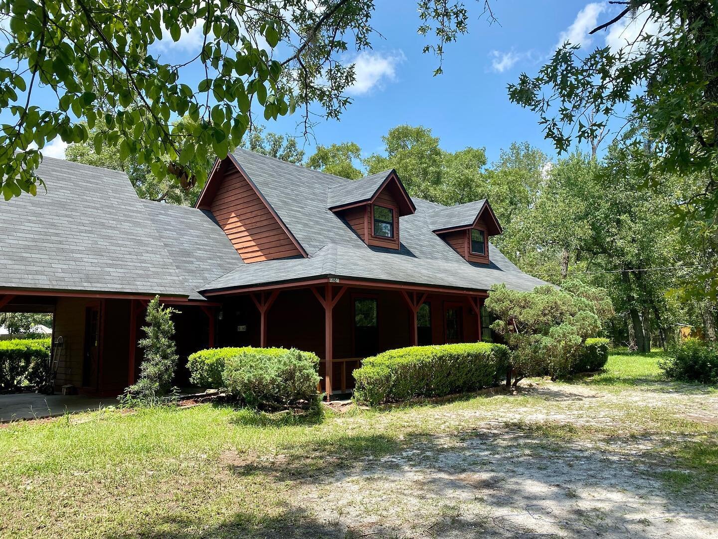Congratulations to my buyer for just closing on this little cabin in the woods! He asked for acreage, privacy, and to be close to work&mdash; consider it done! I hope you and the pup enjoy your new home! 

#madsaboutjax #madsaboutrealestate #realtor 