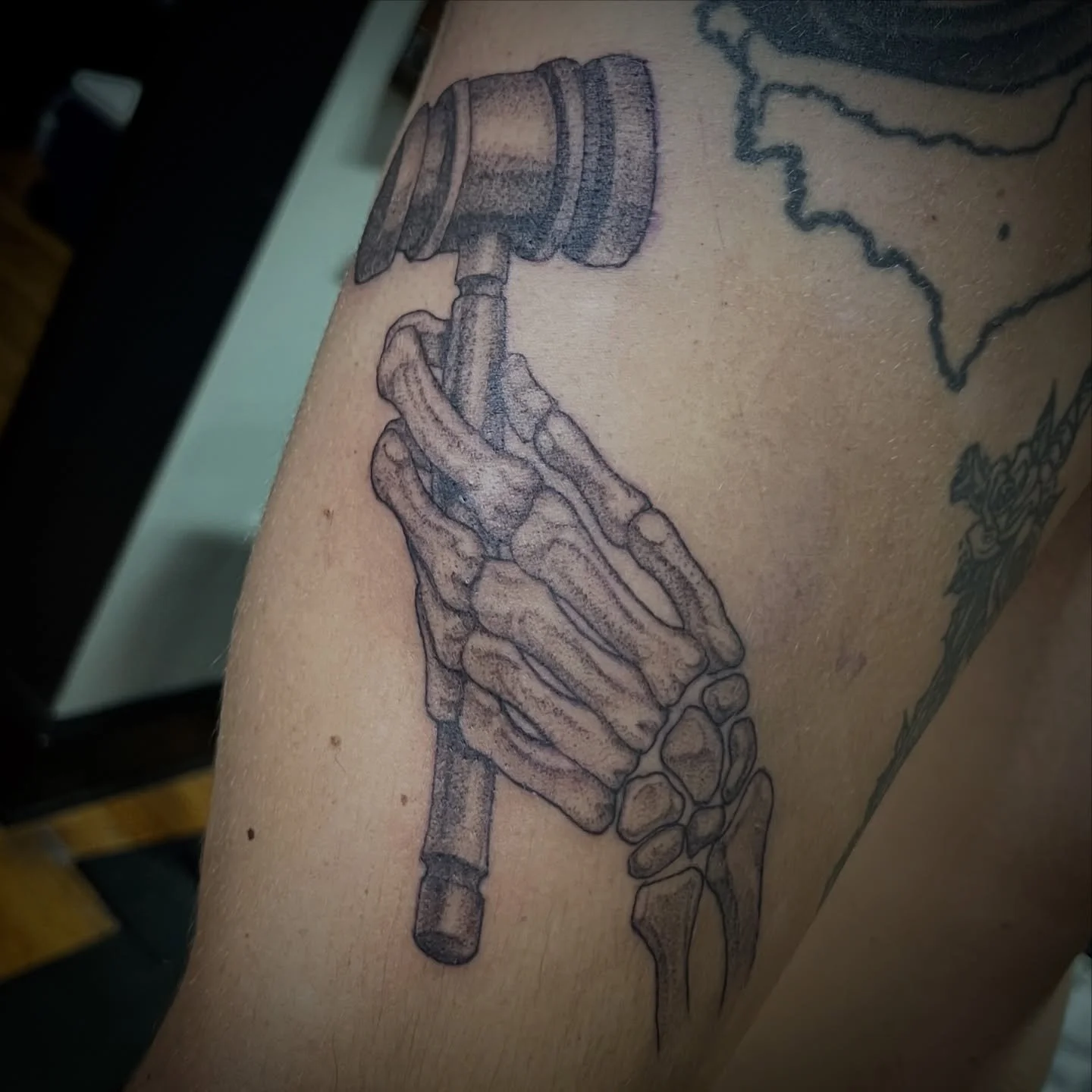 Gavel skeleton hand thing for a walk in the other day at @electricgolddowntown skeletons, skulls, bones&hellip; I&rsquo;m here for it all!!