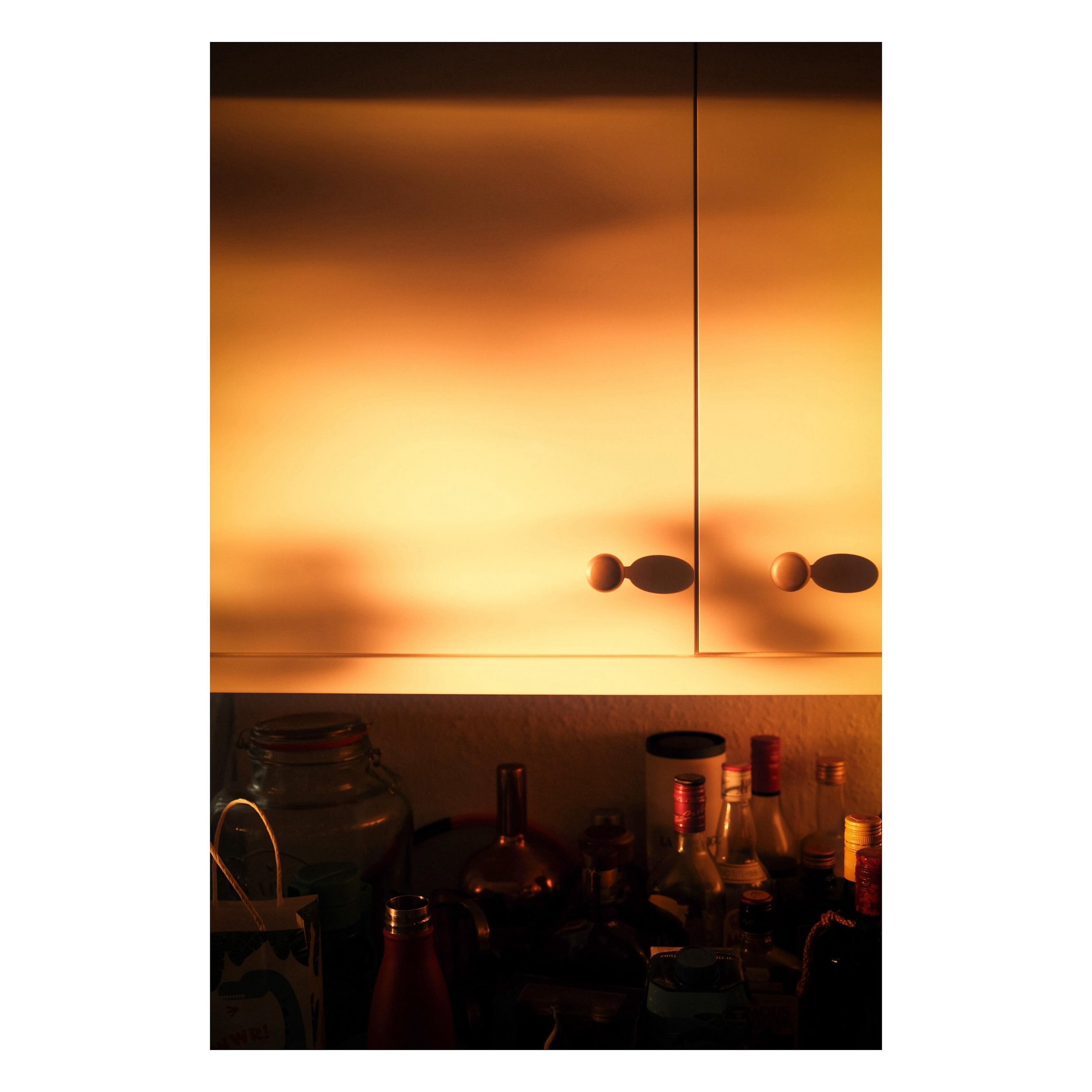 Setting sun from yonder window

#fujix100vi #stalbans #sunandshadow #duskphotography #cupboards