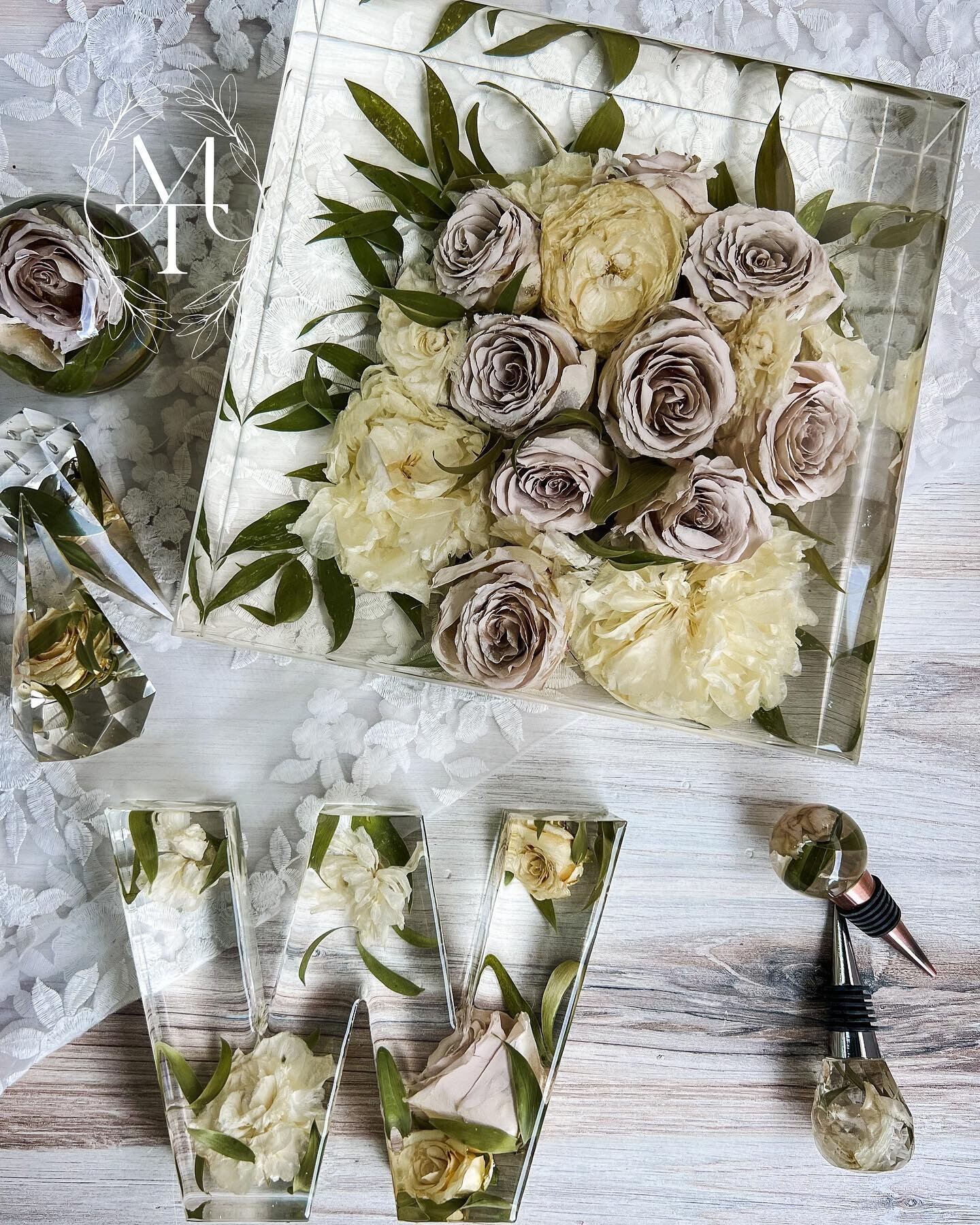 For Kaylla 🤍

A beautiful Keepsake collection for her beautifully preserved blooms. 💐