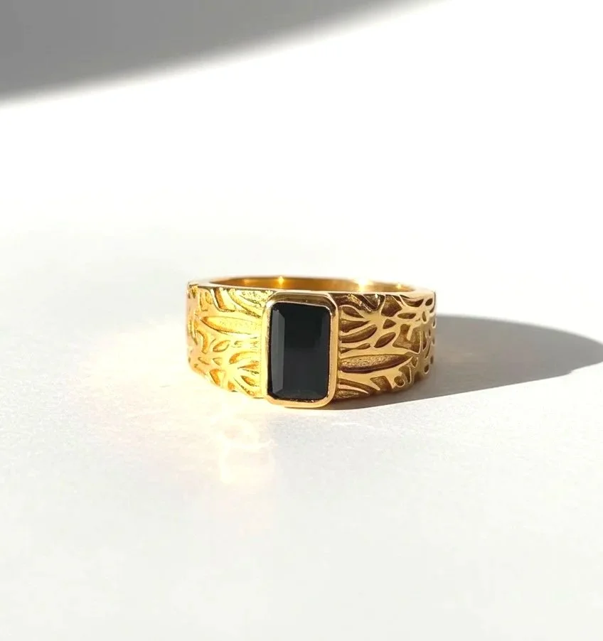 Outré Ring