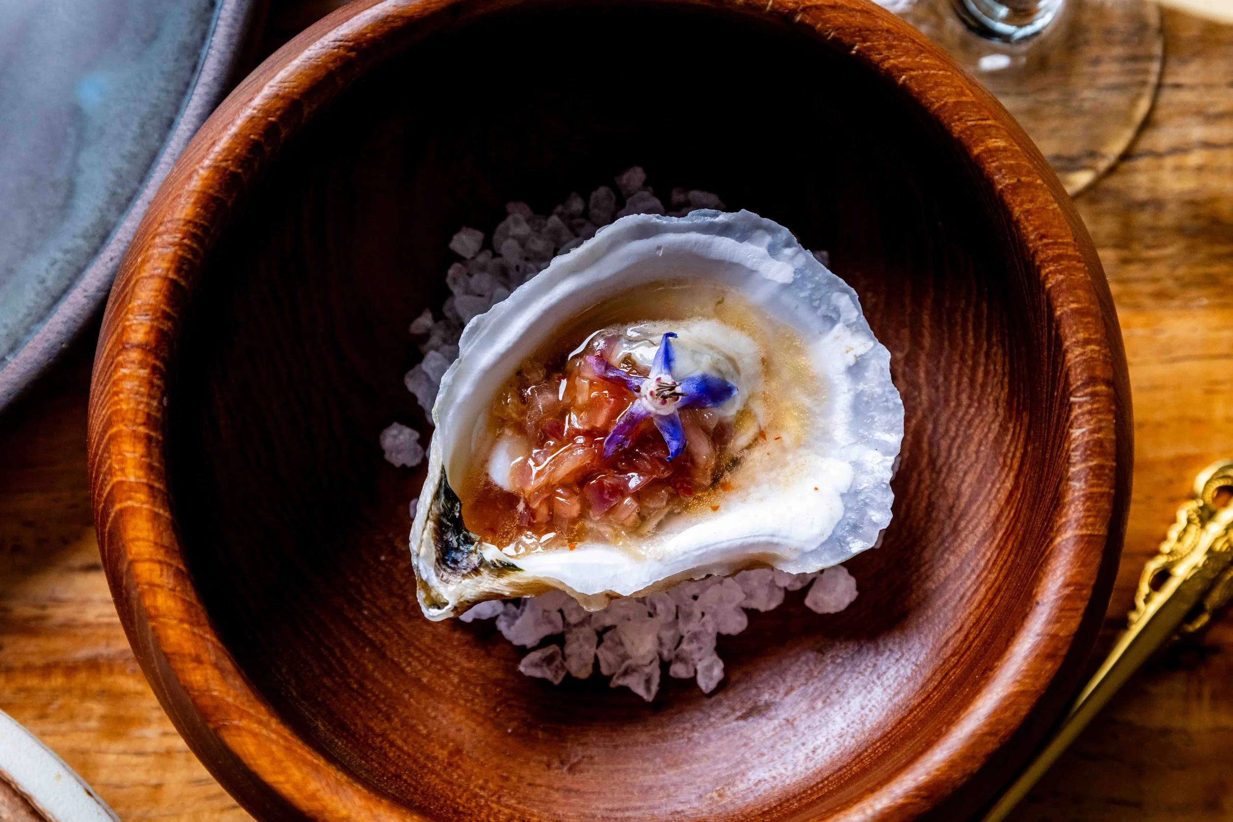 big tree oyster with mignonette
