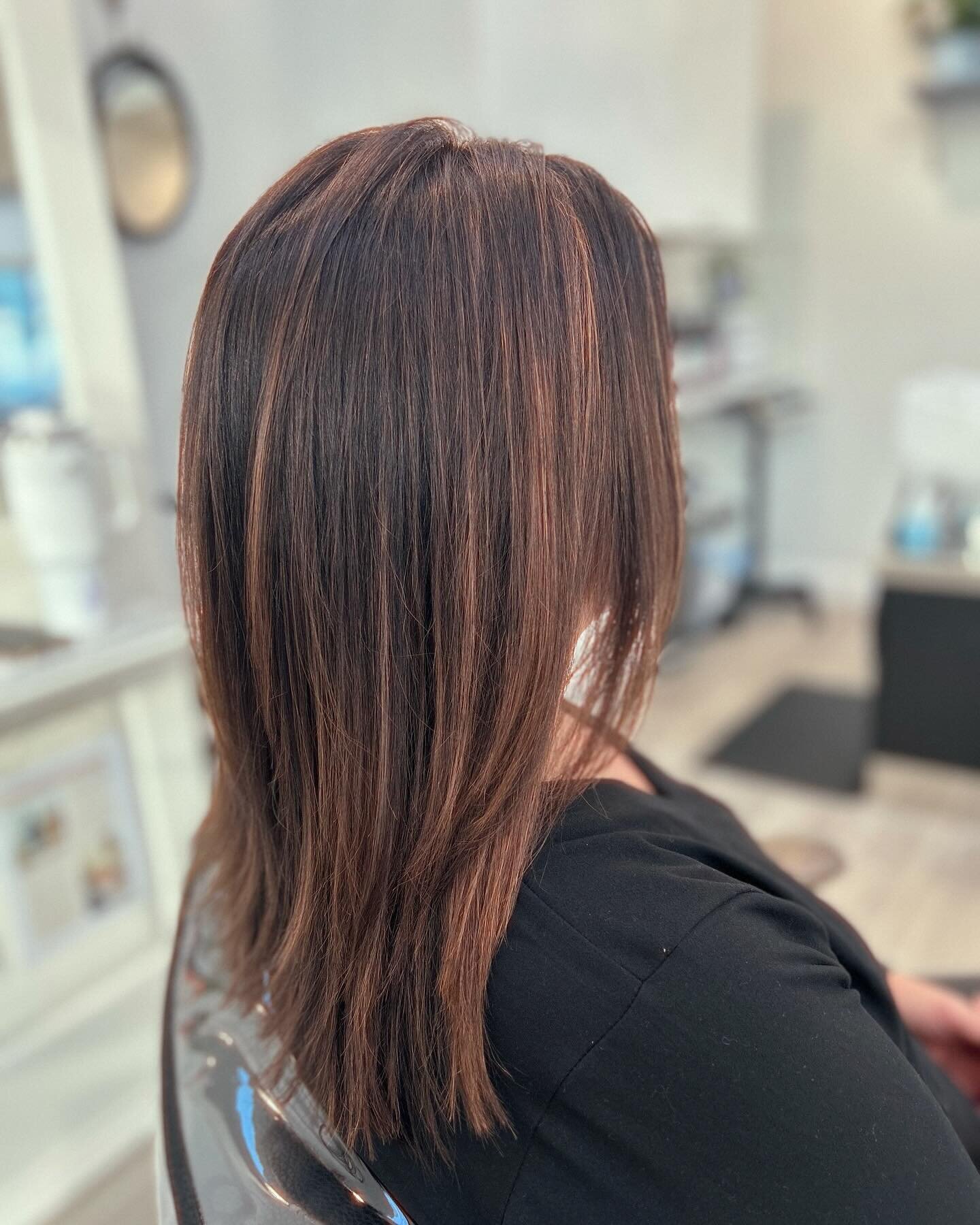 Who doesn&rsquo;t love a color refresh and depth for this time of year?! 🤎💛

This beauty came in looking to soften her highlights without getting rid of them completely, along with a fresh cut with movement and a NEW @davines Natural Tech Tailoring