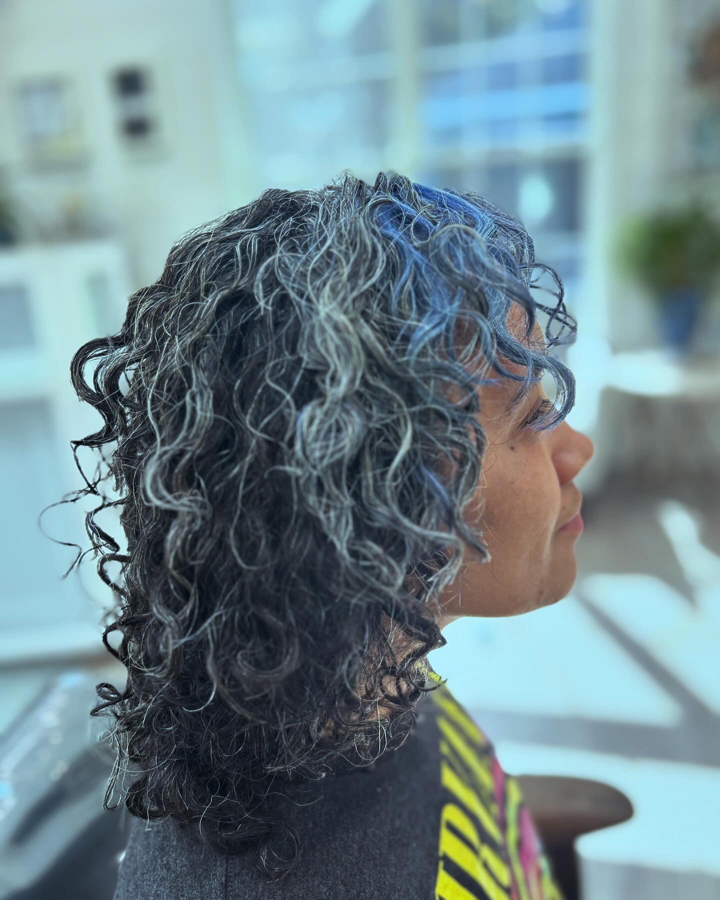 Curly cut, Inca Glow treatment and pop of blue➰💙

This beauty came in wanting to tame her frizz and soften her  curls&hellip;.#incaglowsmoothingtreatment for the win!
We did a dry curly cut and added a pop of blow to her fringe. 💙💙💙