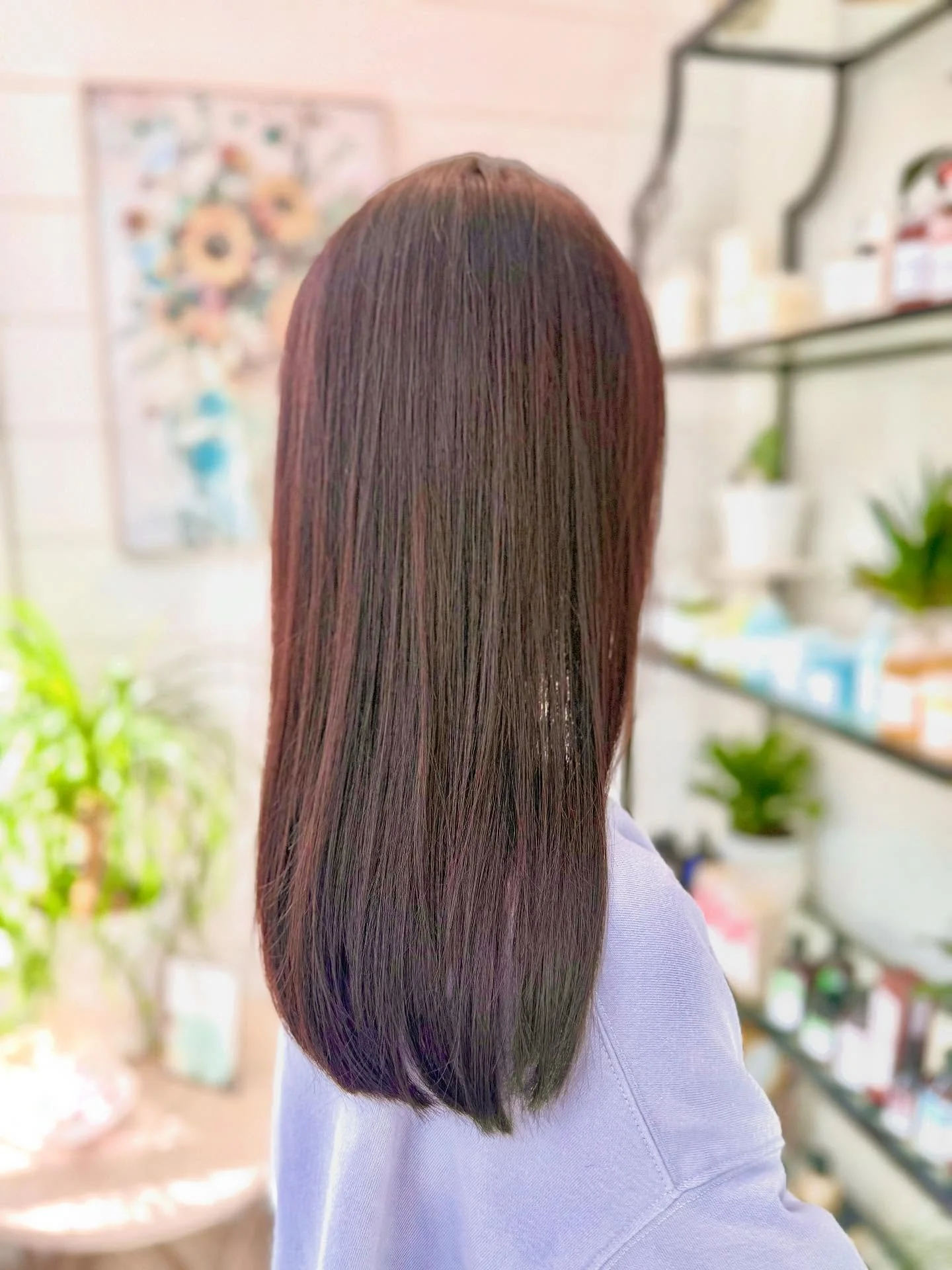 This beauty came in ready for a cut and fresh color. She wanted to add in subtle red tones to her color. 

We did the NEW Beautiful Things Pro Chelating Pre Treatment by @davinesofficial and used The Present Time alkaline Demi Davines color root to t