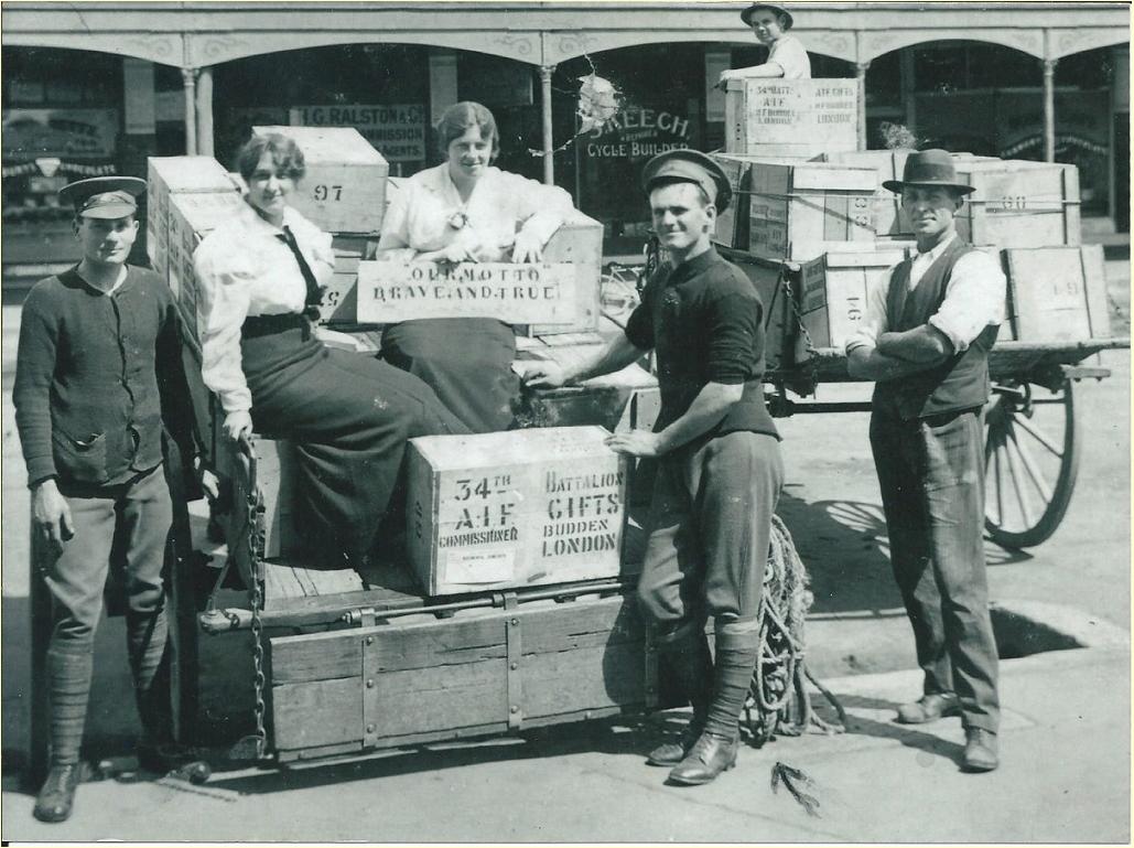 Loading supplies for the 34th Battalion, High St, Maitland, c1916