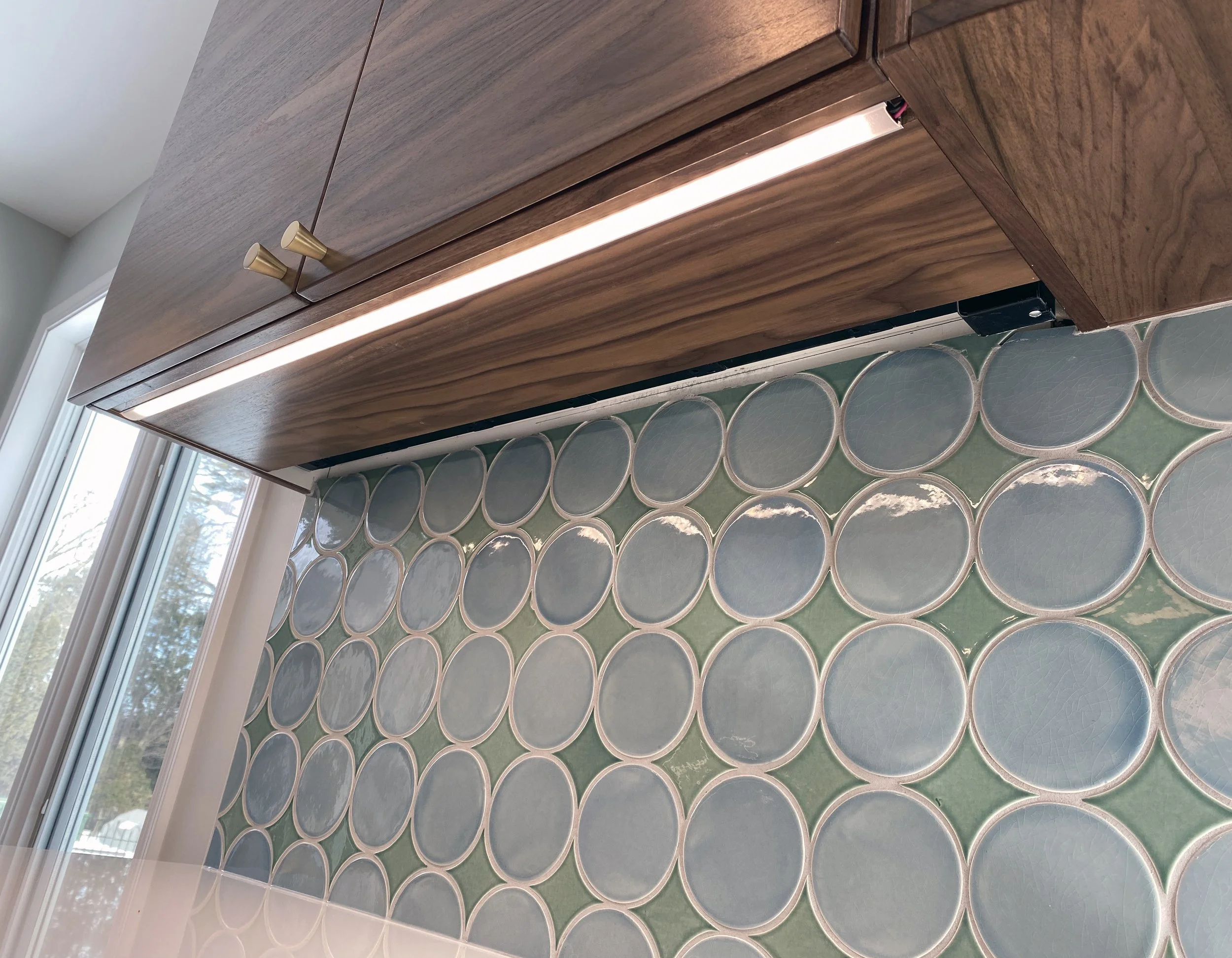 Mid century modern kitchen with horizontal grain natural walnut and slab doors. Painted pantry.