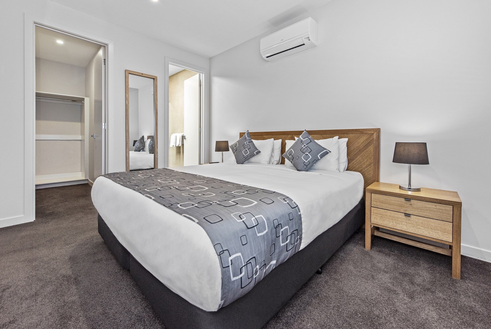 fawkner-executive-suites-and-serviced-apartments-accommodation-three-bedroom-townhouse-2.jpg
