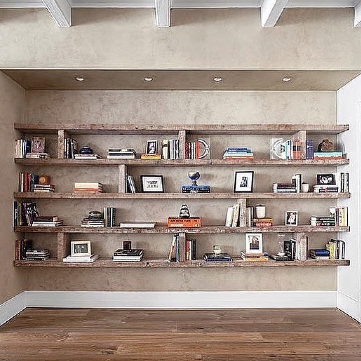 RECLAIMED WOOD BOOKCASE ◾️ designed by @carawoodhouseinteriors Project: Soho Loft 📸 @robertgranoff  #bookcase #bookshelf #book  #accessories #home #house #homedecor #decoration #design #designer #interior #interiors #modern #wood #soho #newyork #nyc