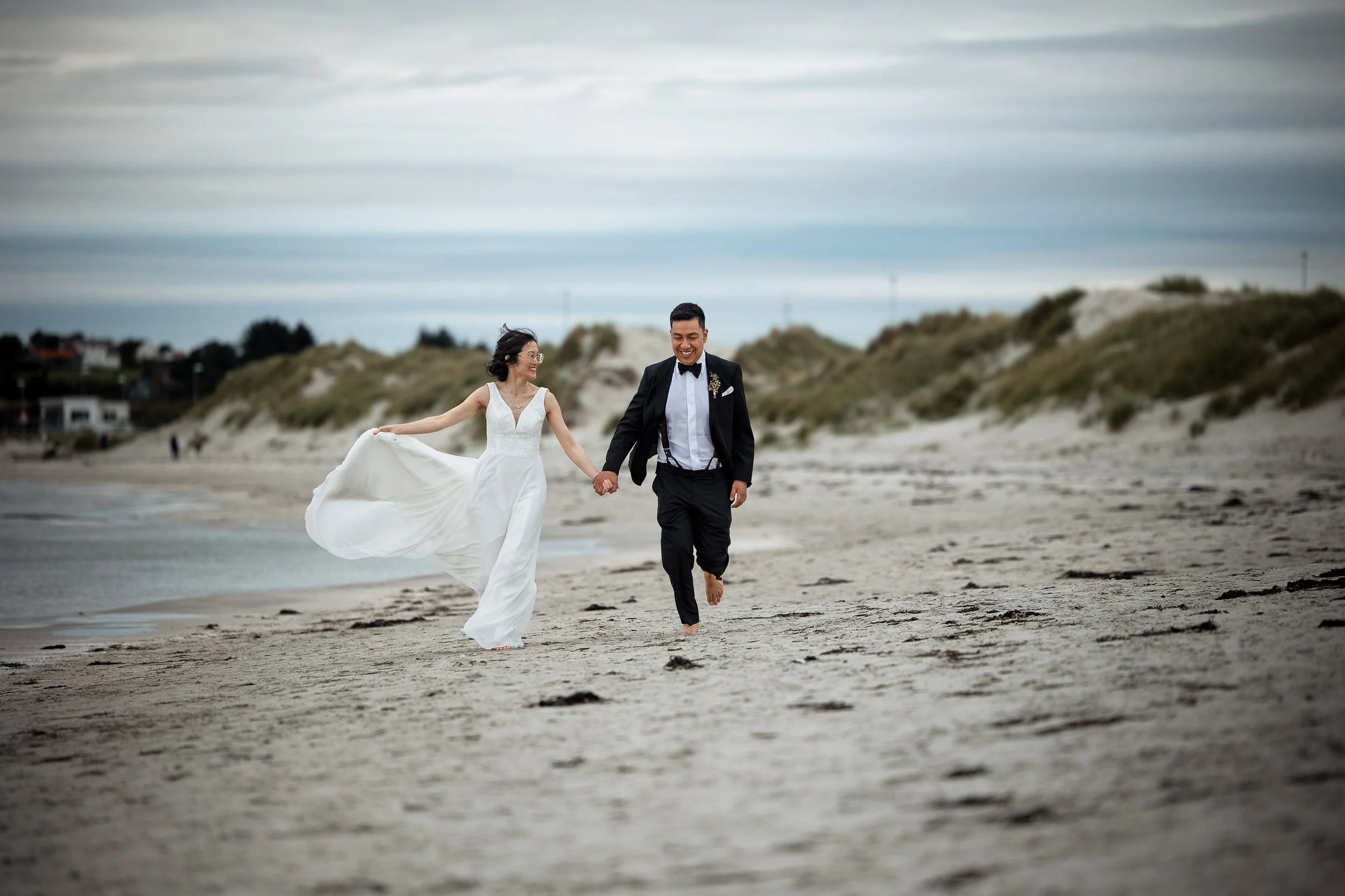 Bryllupsfotograf Rogaland, brudepar strand Sola