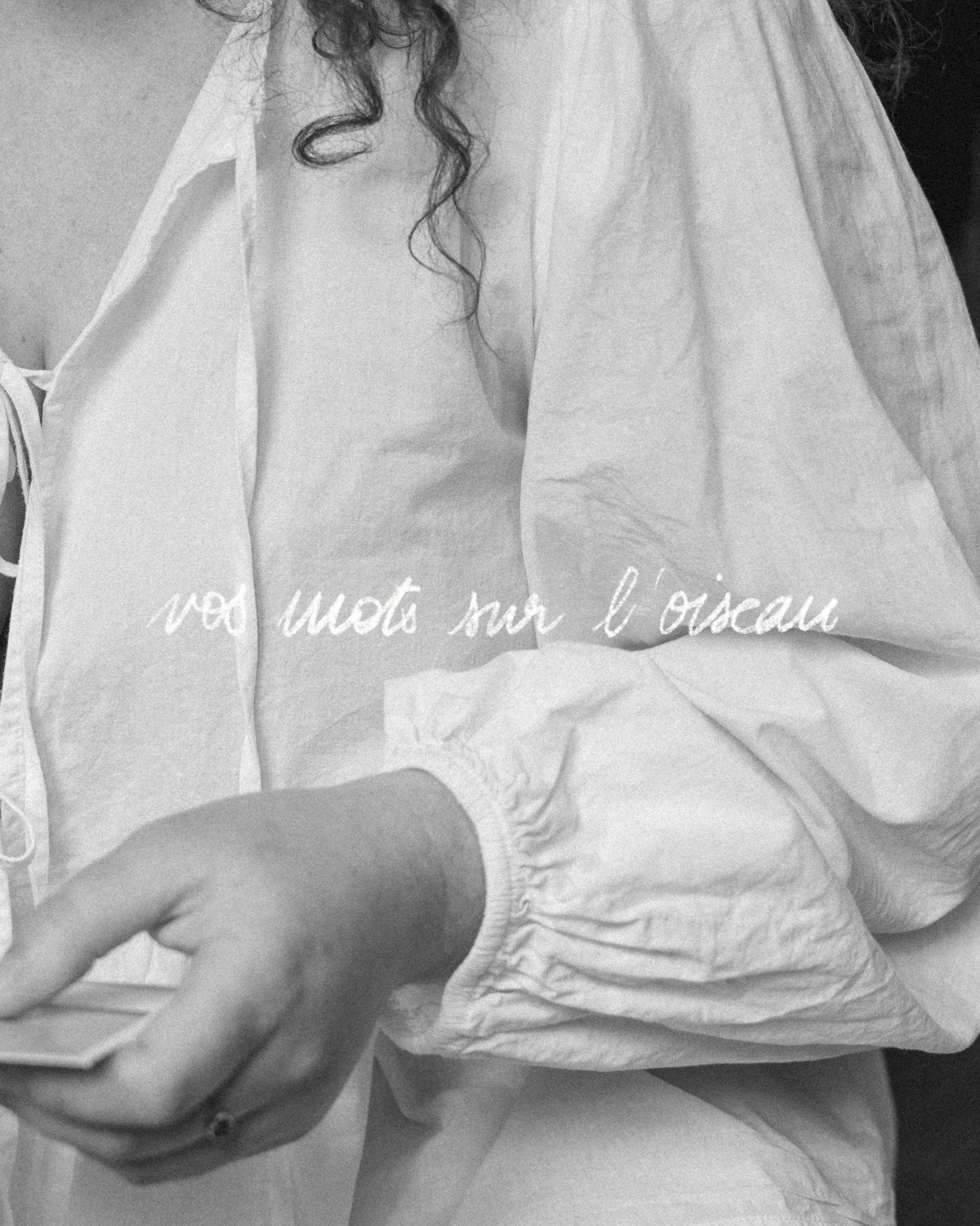 Lire vos mots 🕊️
&ldquo;Merci de mettre des images sur ce que je ressens.&rdquo;
&ldquo;Tu mets des mots sur mon propre deuil.&rdquo;
&ldquo;C&rsquo;est une &oelig;uvre n&eacute;cessaire, douce et forte &agrave; la fois.&rdquo;

Depuis le d&eacute;b