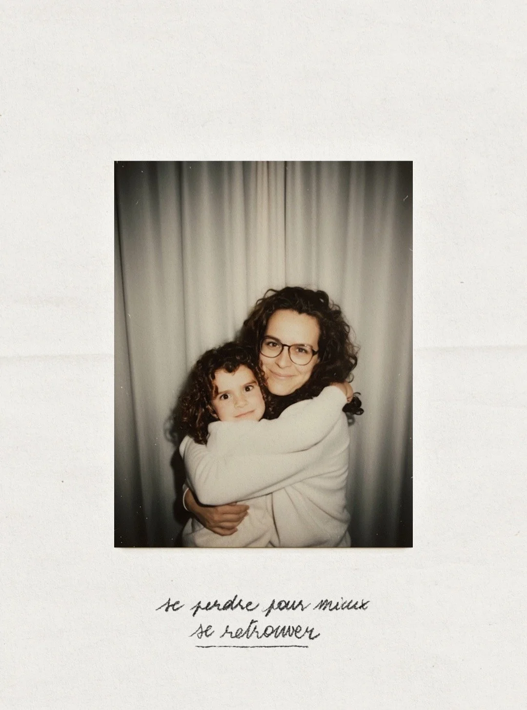 Le paradoxe de la vie ꩜
Pour que deux moi 
Sois nous
Il faut que les deux mois
Soient soi
__________