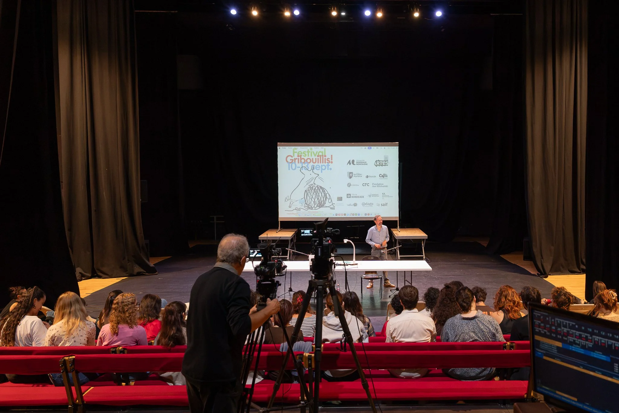 🎥 Journ&eacute;e Professionnelle
Retrouvez les 4 vid&eacute;os du jeudi 10 septembre enregistr&eacute;es &agrave; l'@ubmontaigne sur notre cha&icirc;ne Youtube : https://youtube.com/@festivalgribouillis8478?si=HouYI0ATd--B7psa

🟢 Le droit des auteu