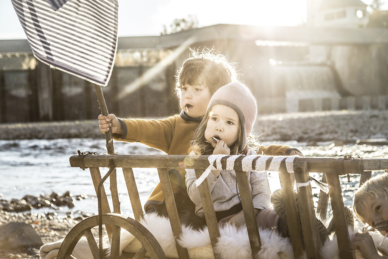 Bernhard Rampf fotografiert Mode für Kids Hazel And Peppa