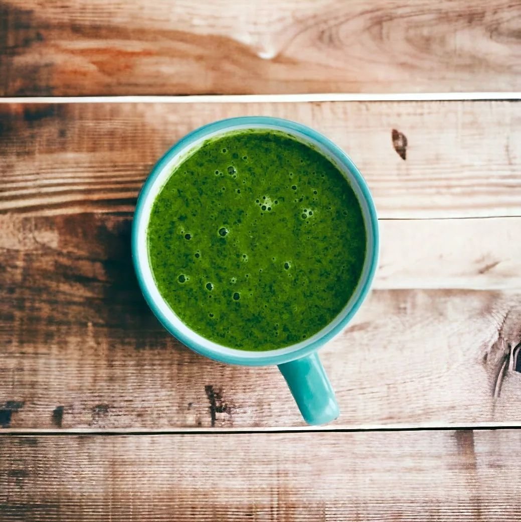 Smoothie weather 👌
Did you know you can add ANY of our products to your morning smoothie? For a morning kick try this gorgeous lemon, kale and ginger smoothie with Lions Mane....

1 x handful Kale
1 x handful Spinach
1 teaspoon of grated ginger
Half